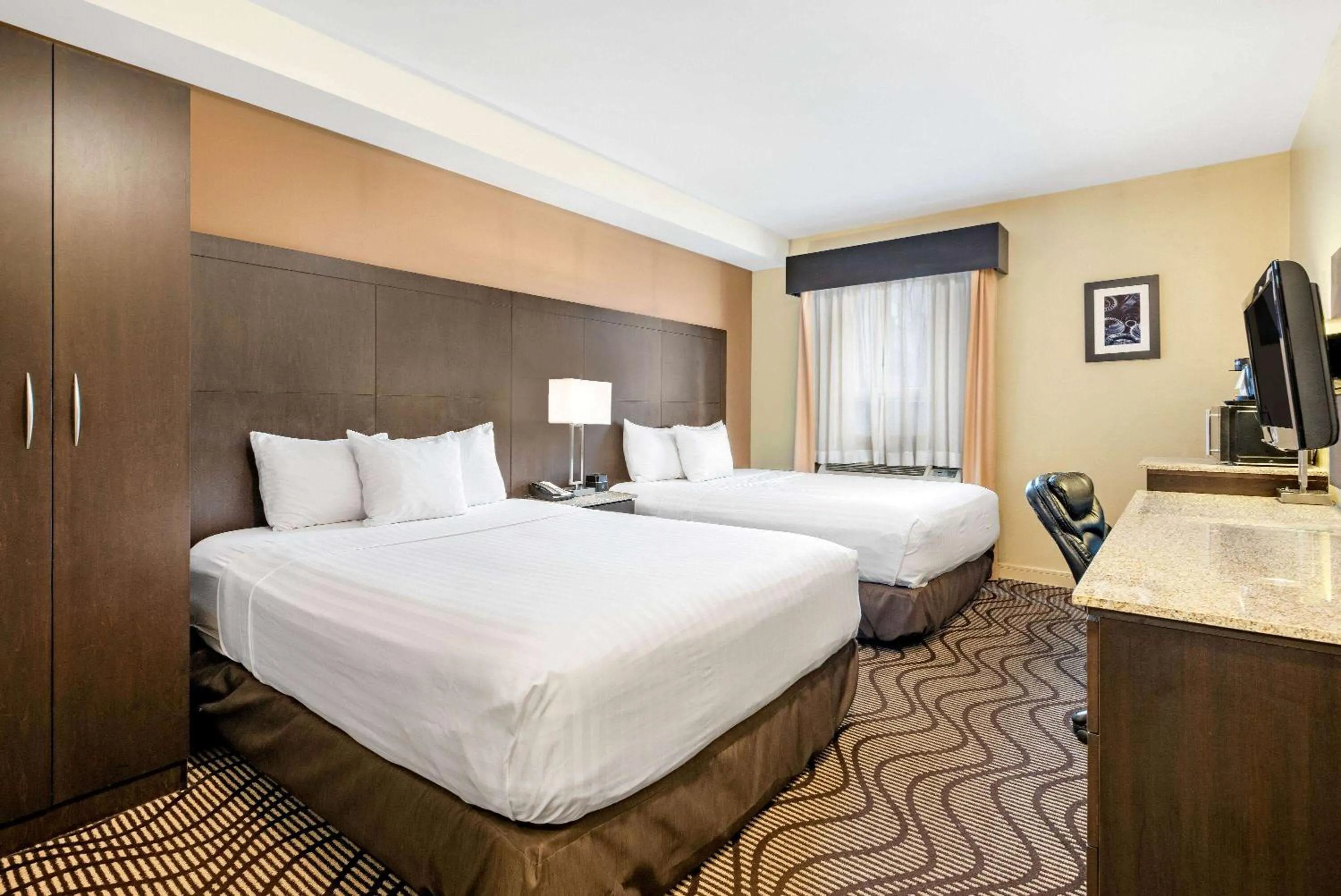 Deluxe Queen Room with Two Queen Beds in La Quinta by Wyndham Oshawa