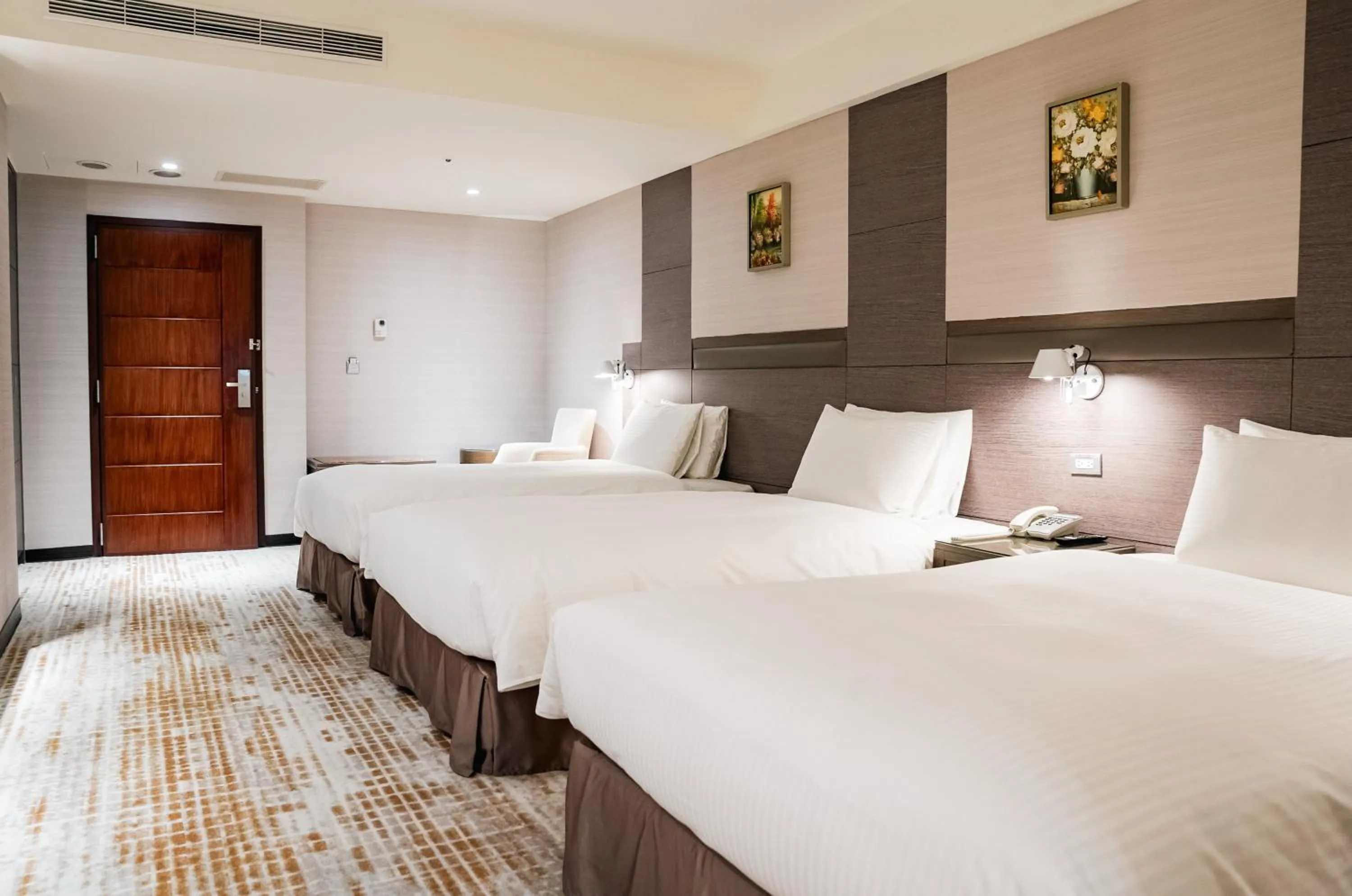 Standard Room With 3 Single Beds in Arsma Hotel