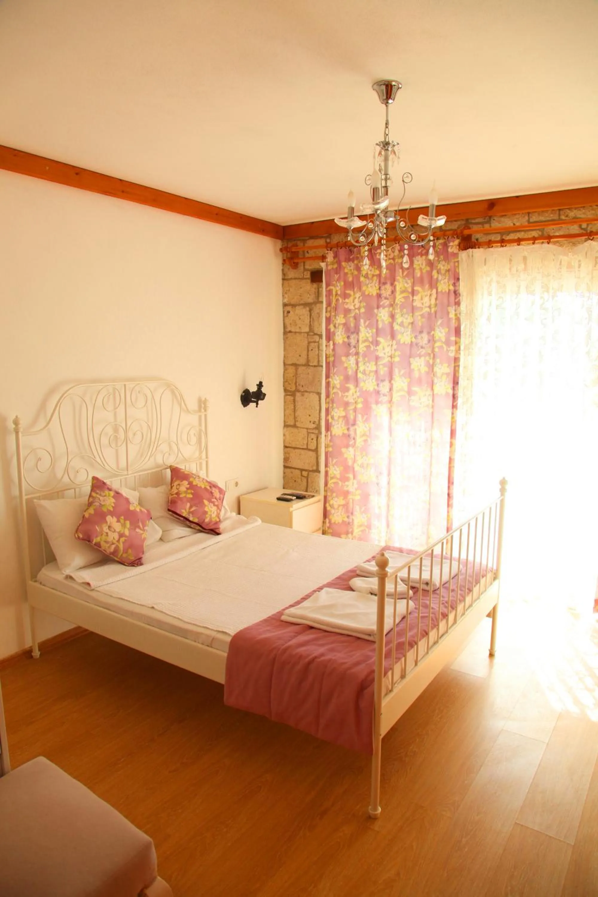 Deluxe Room in Kemerlihan Deluxe Hotel