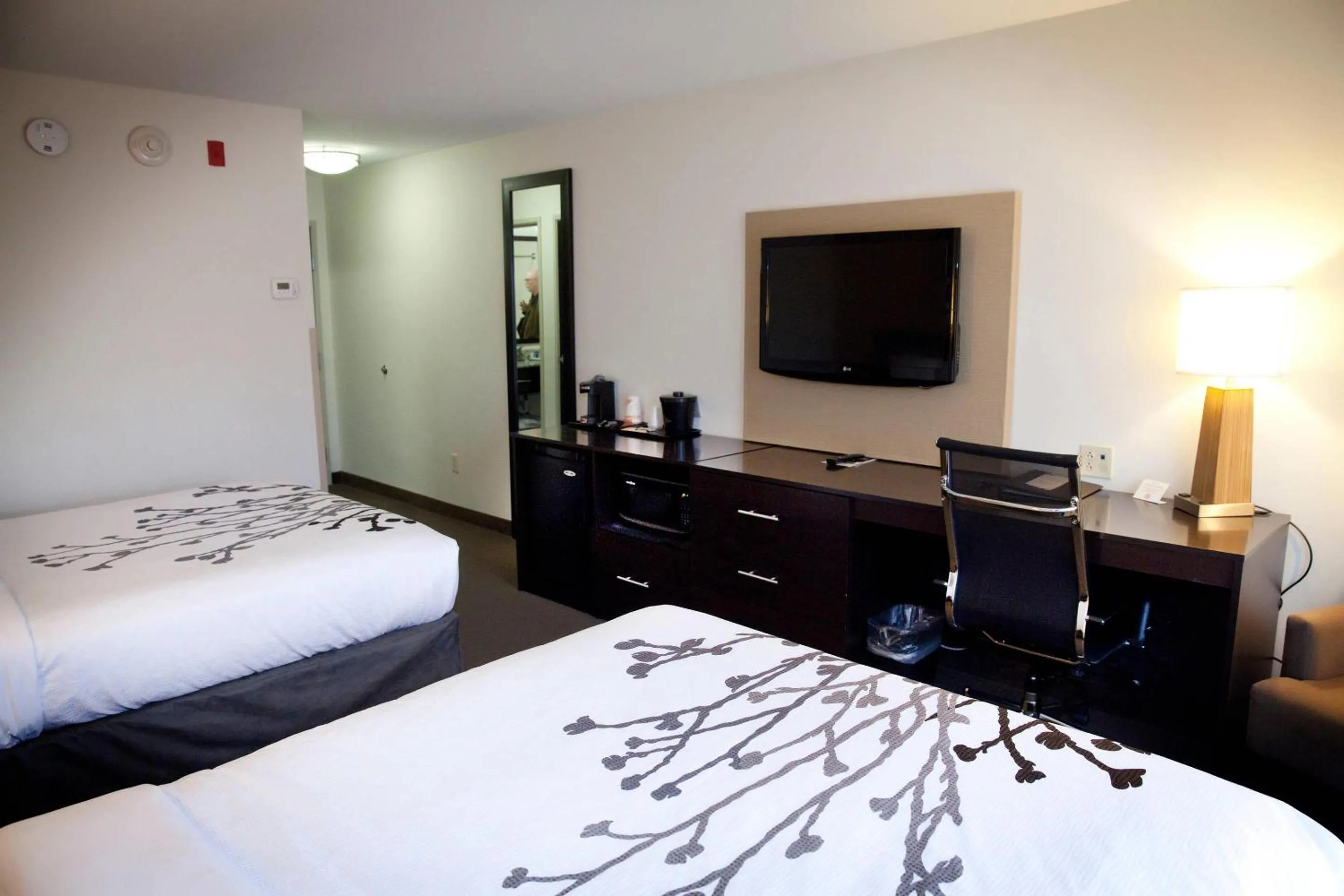 Queen Room with Two Queen Beds - Non-Smoking in Sleep Inn & Suites Moundsville - Wheeling