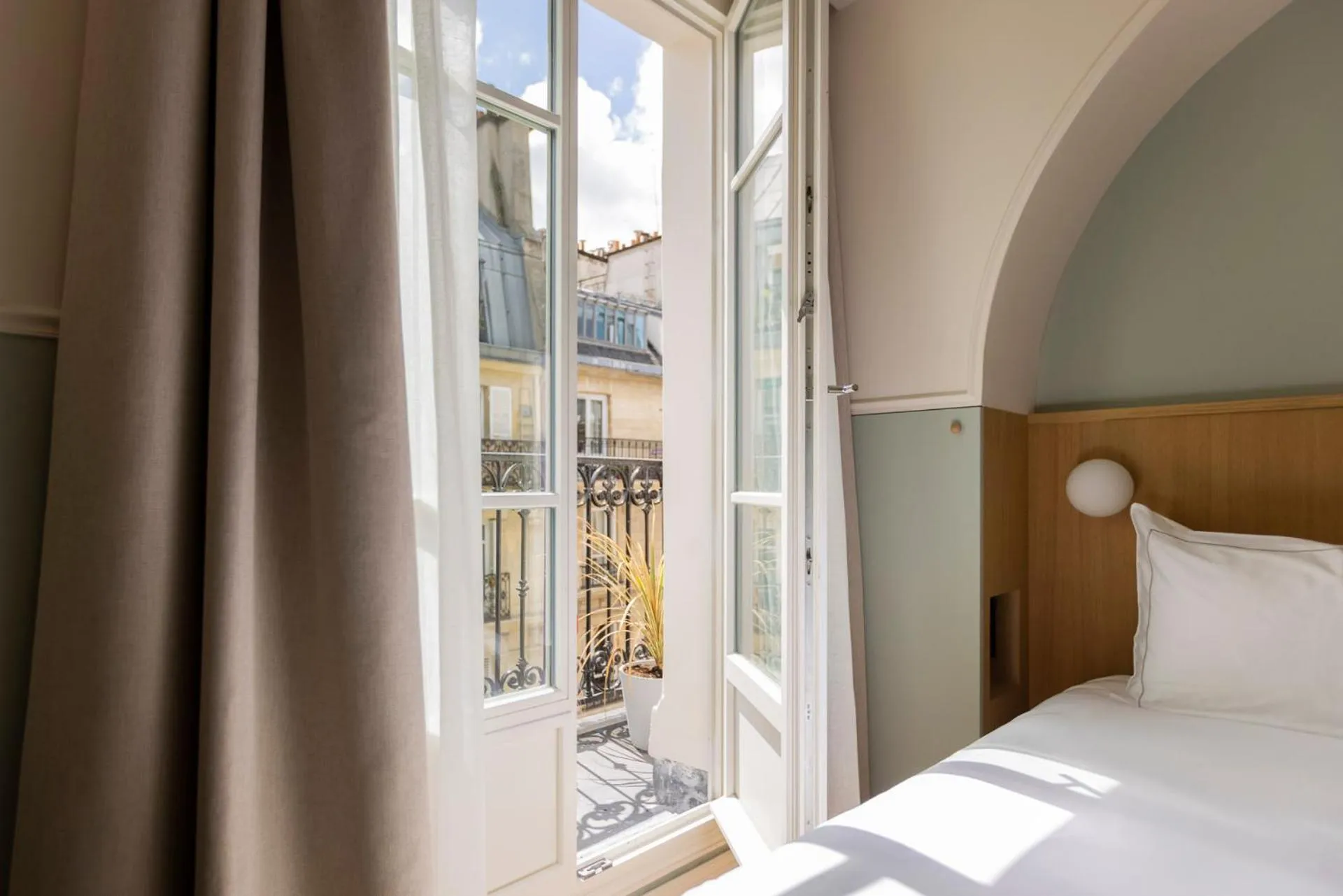 Superior Double Room with Balcony in Hôtel Oratio