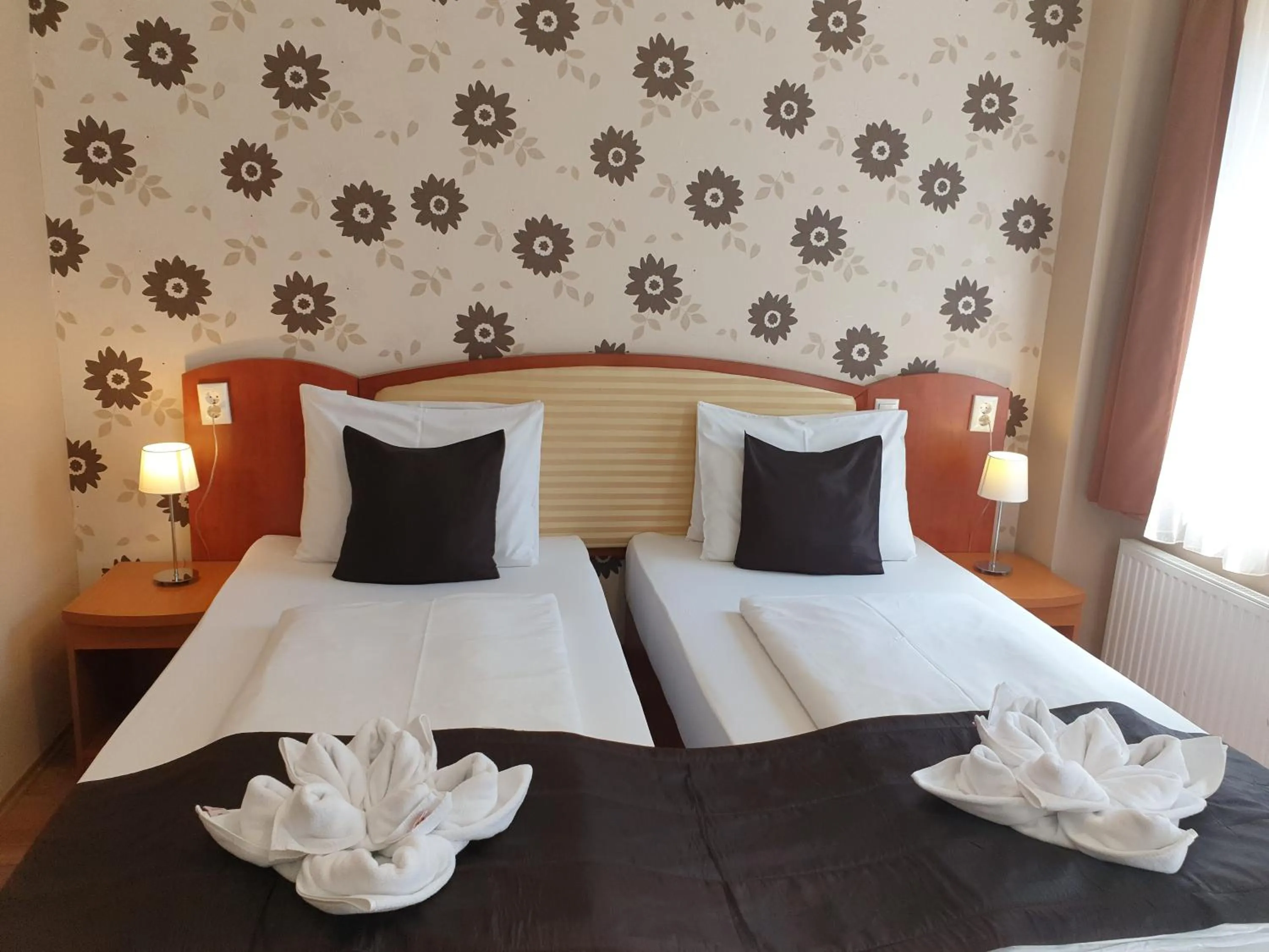 Deluxe Double Room with Kitchenette in Six Inn Hotel Budapest