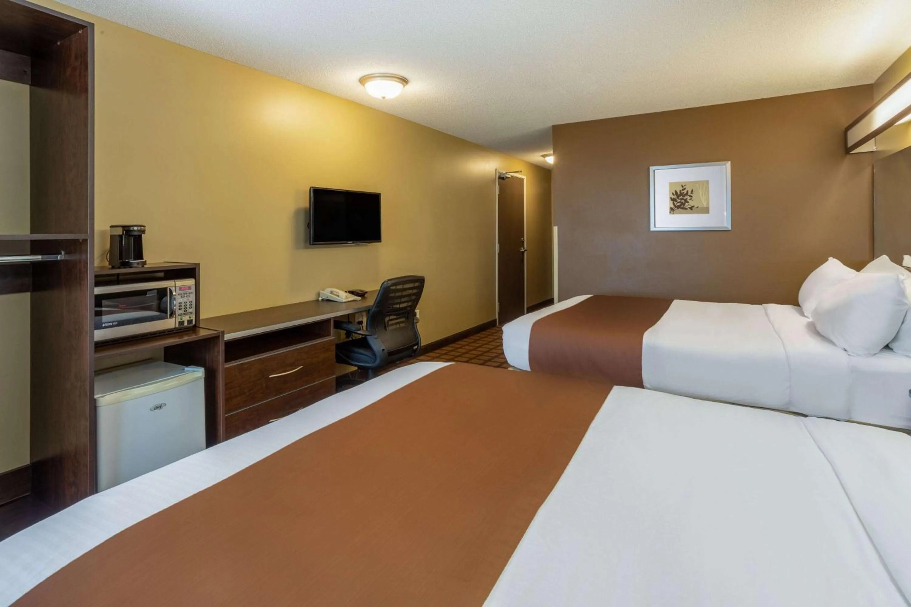 Queen Room with Two Queen Beds - Disability Access/Non-Smoking in Microtel Inn & Suites by Wyndham - Timmins