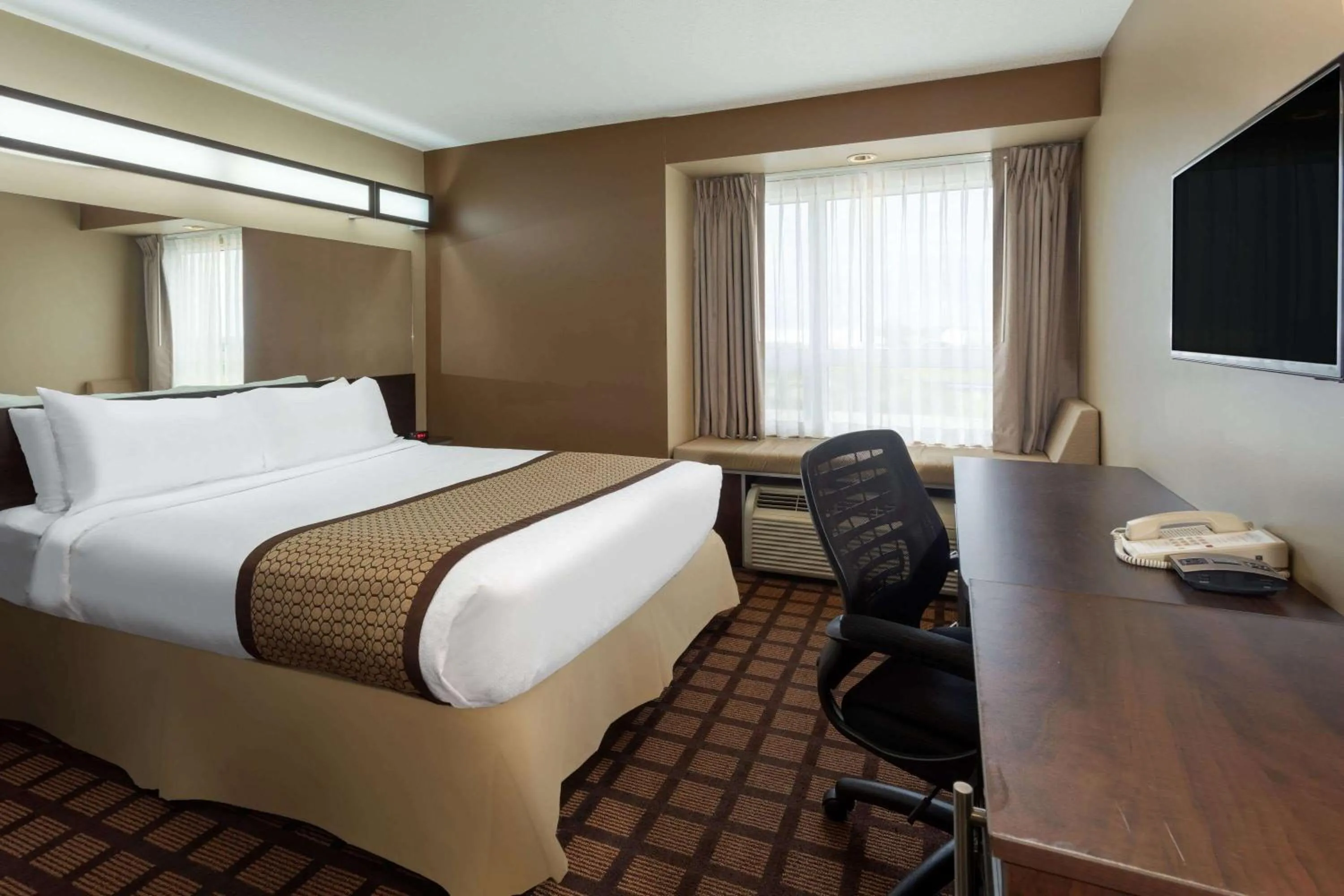 Queen Room - Non-Smoking in Microtel Inn & Suites by Wyndham - Timmins
