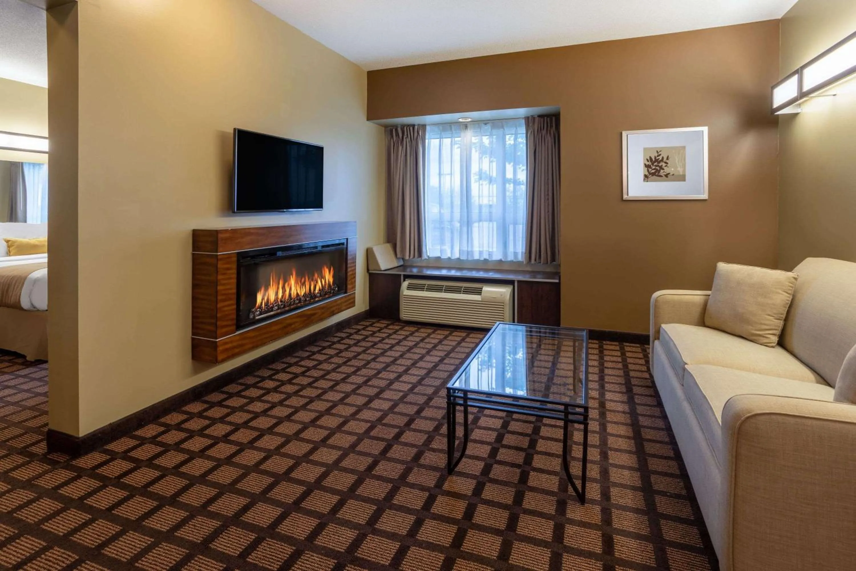 Superior Queen Suite - Non-Smoking in Microtel Inn & Suites by Wyndham - Timmins