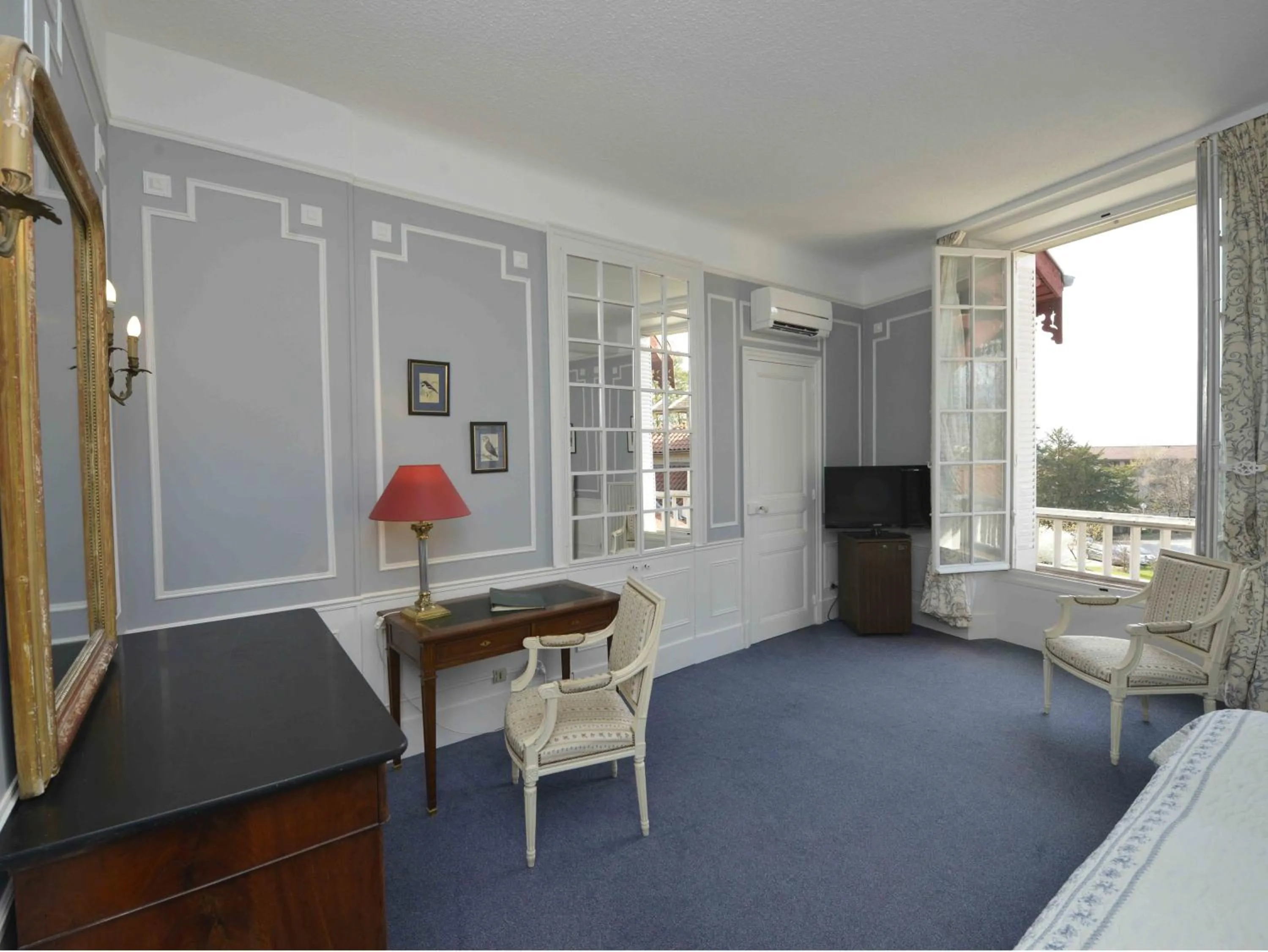 Charming Double Room in Château Hôtel, Restaurant & Spa De La Commanderie