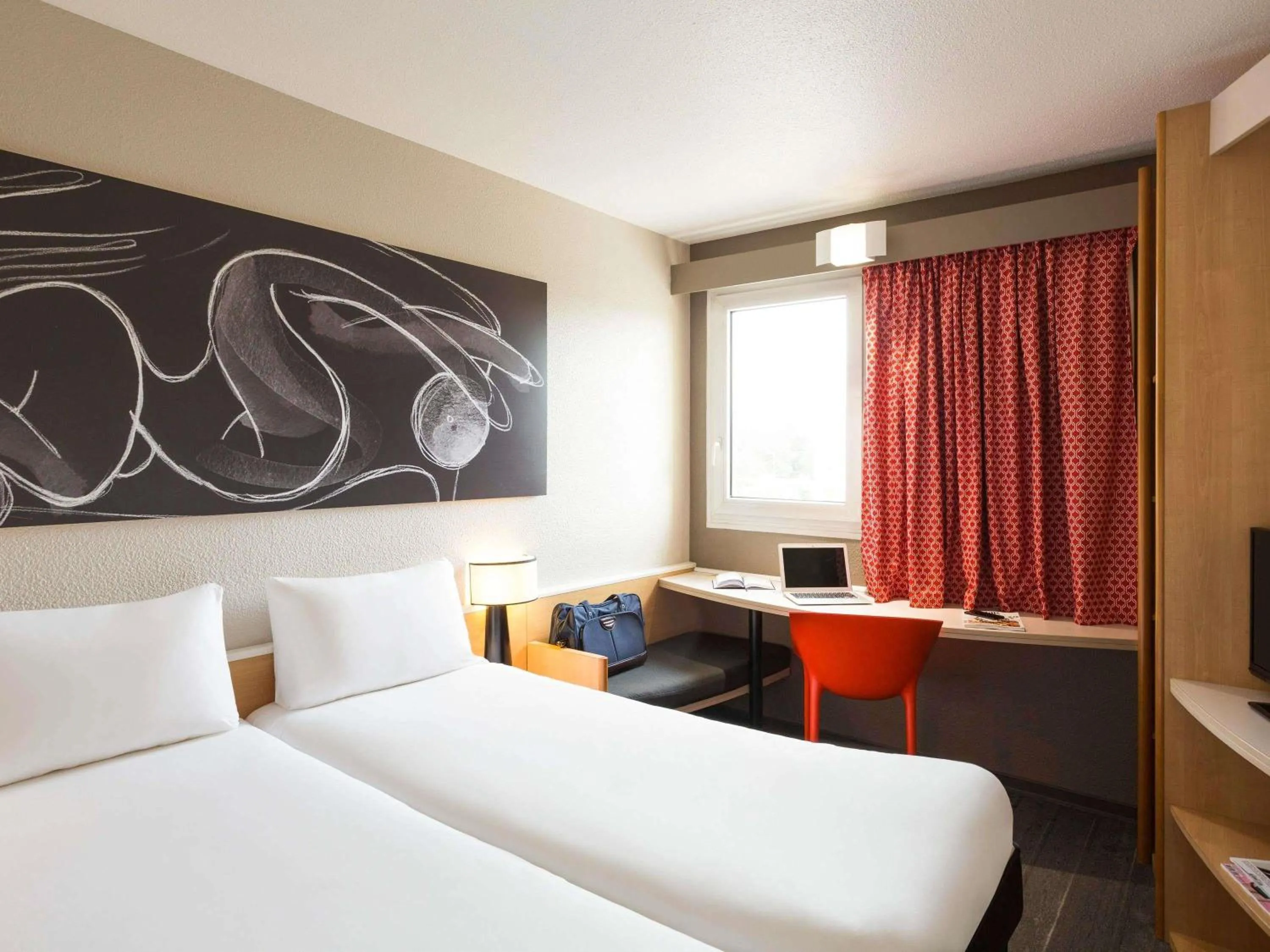 Standard Double or Twin Room in ibis Bordeaux Pessac Route des Vins