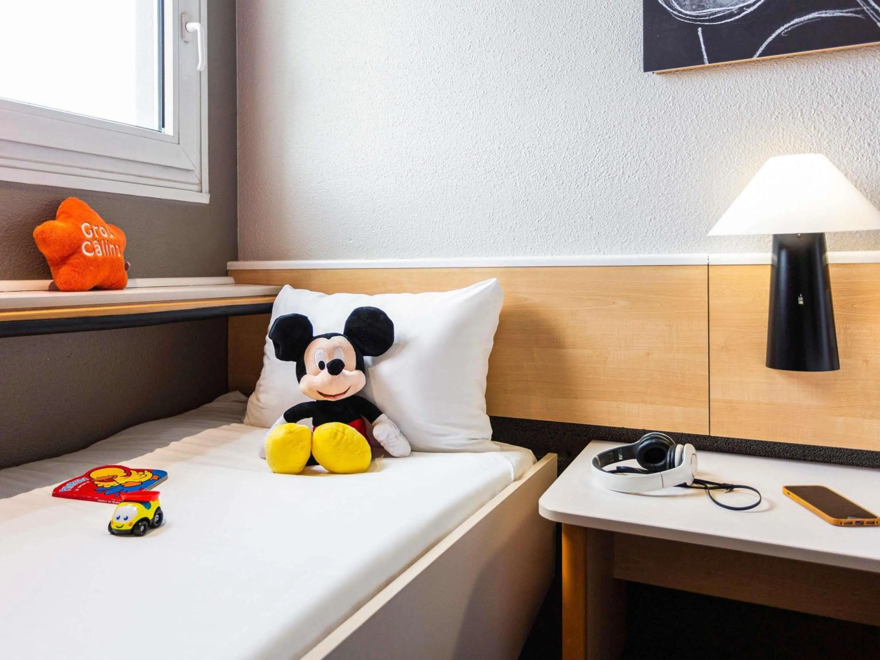 Double Room with a Child Bed in ibis Bordeaux Pessac Route des Vins