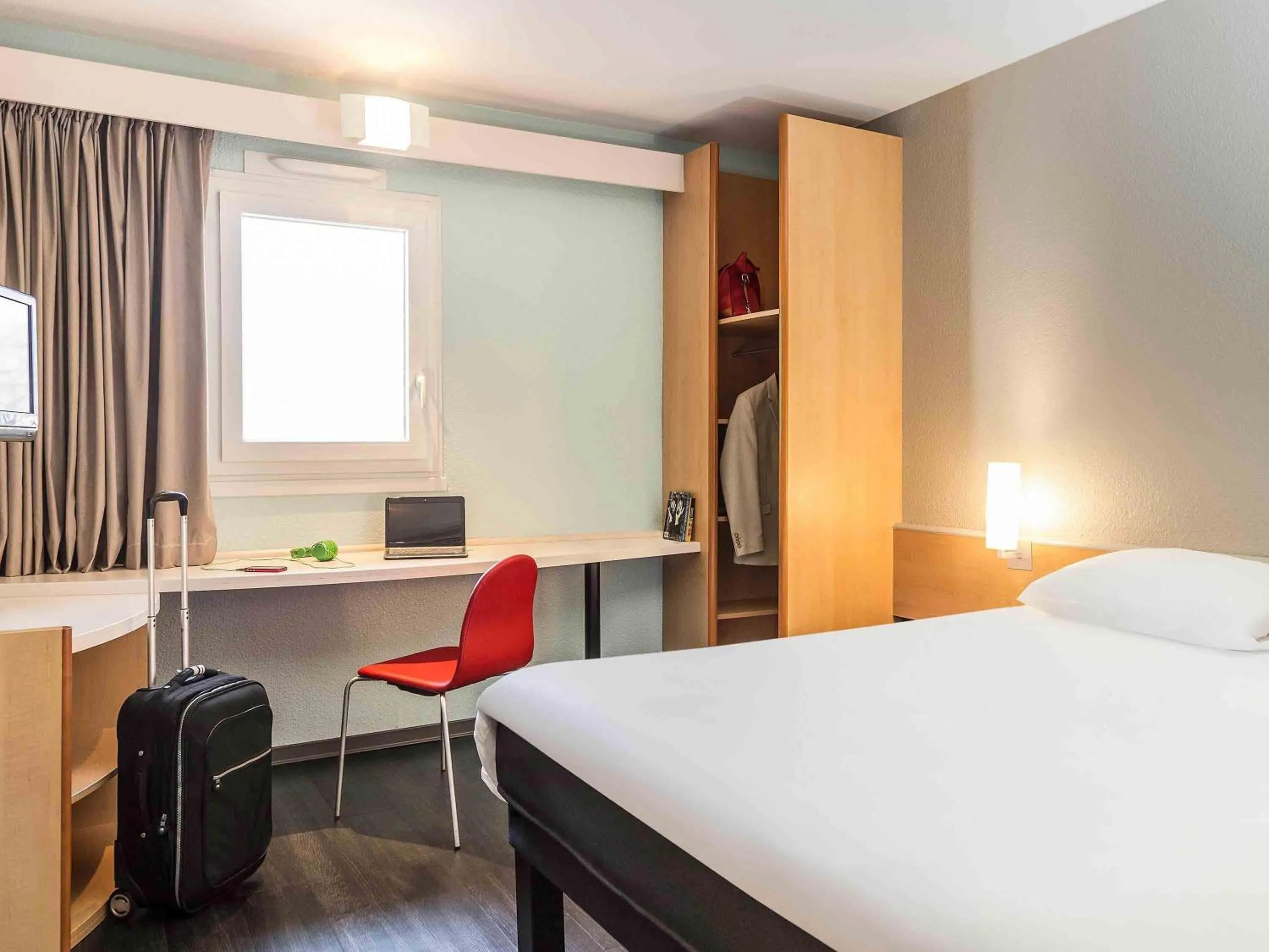 Double Room with Extra Bed in ibis Thonon Centre