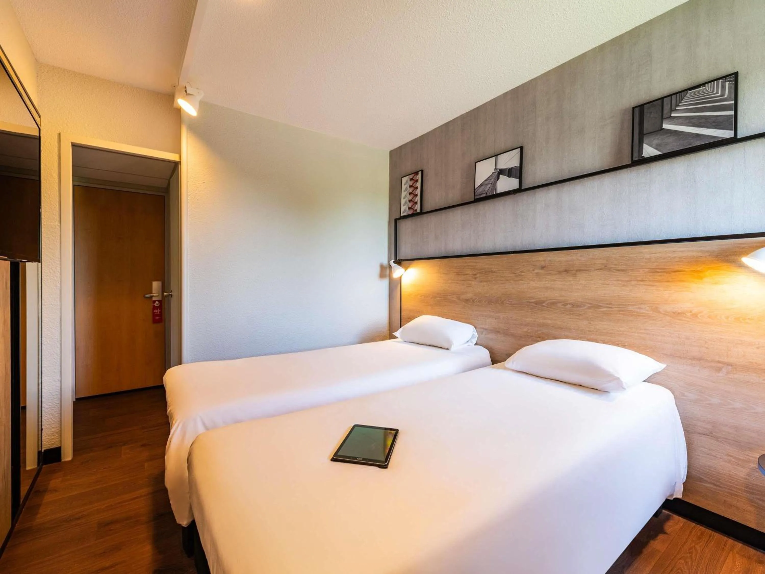 Standard Room with 2 Single Beds in ibis Besançon Marchaux