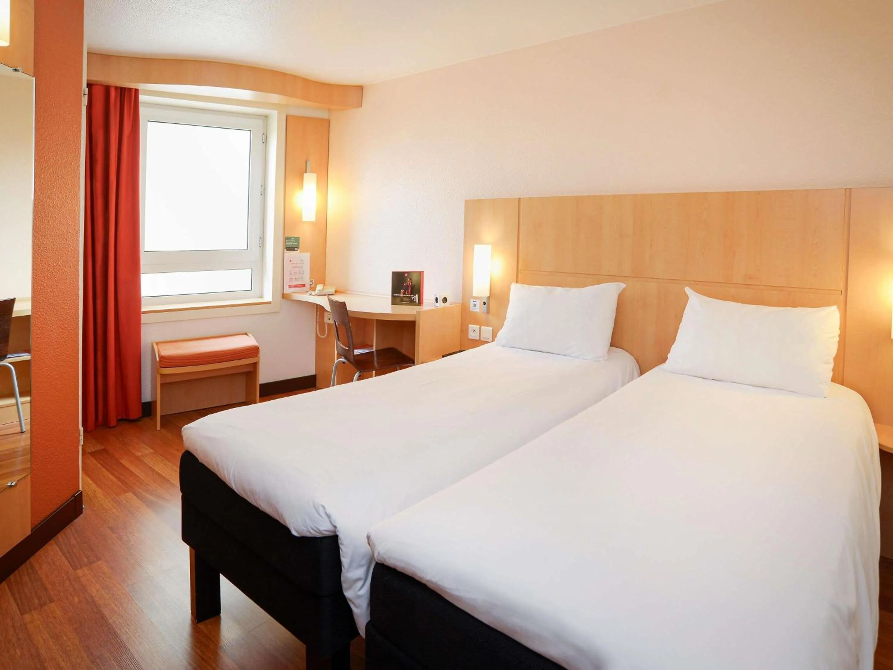 Standard Room With 2 Zip-Beds in ibis Toulouse Centre