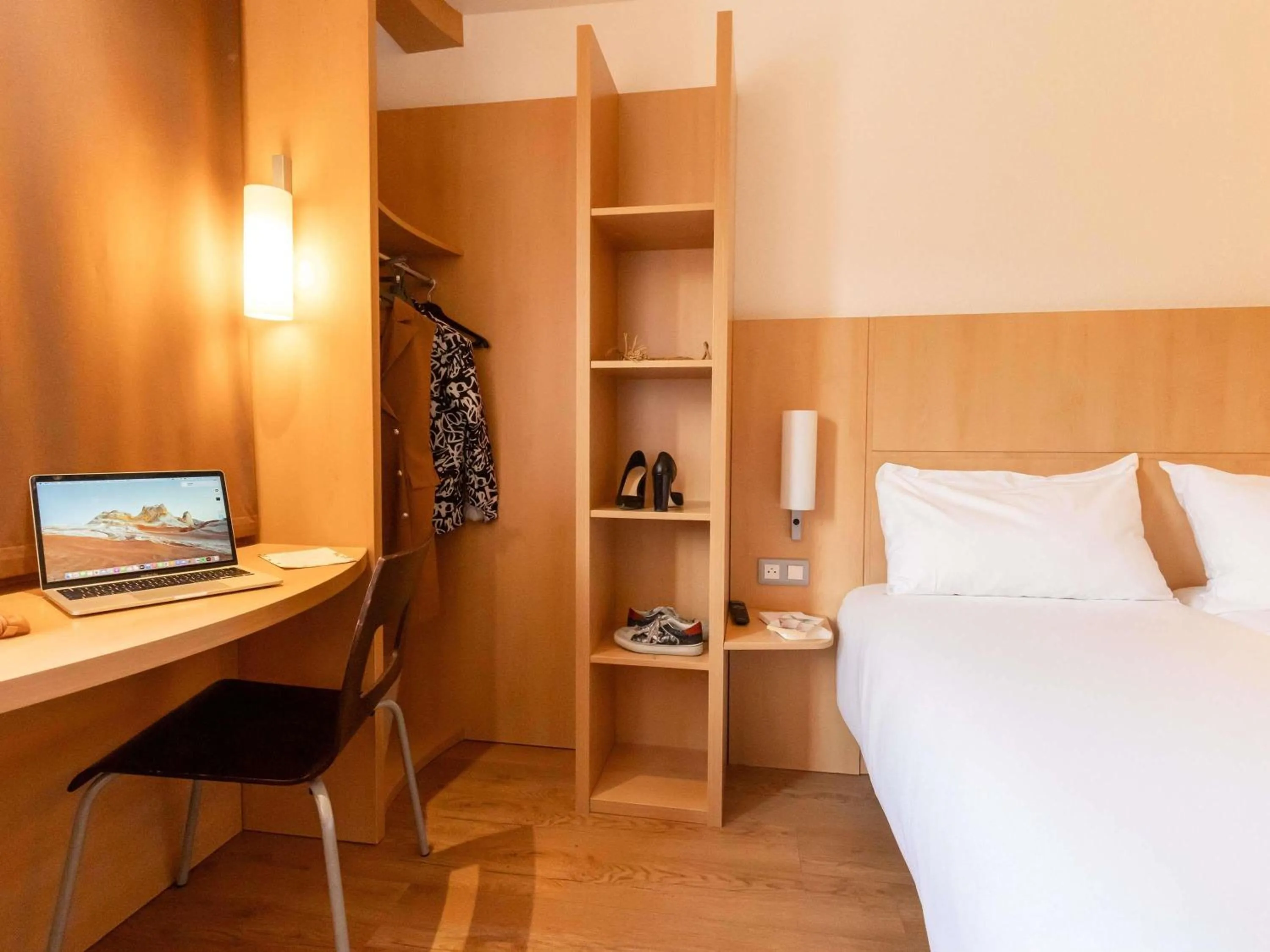 Standard Twin Room in ibis Le Puy-en-Velay Centre