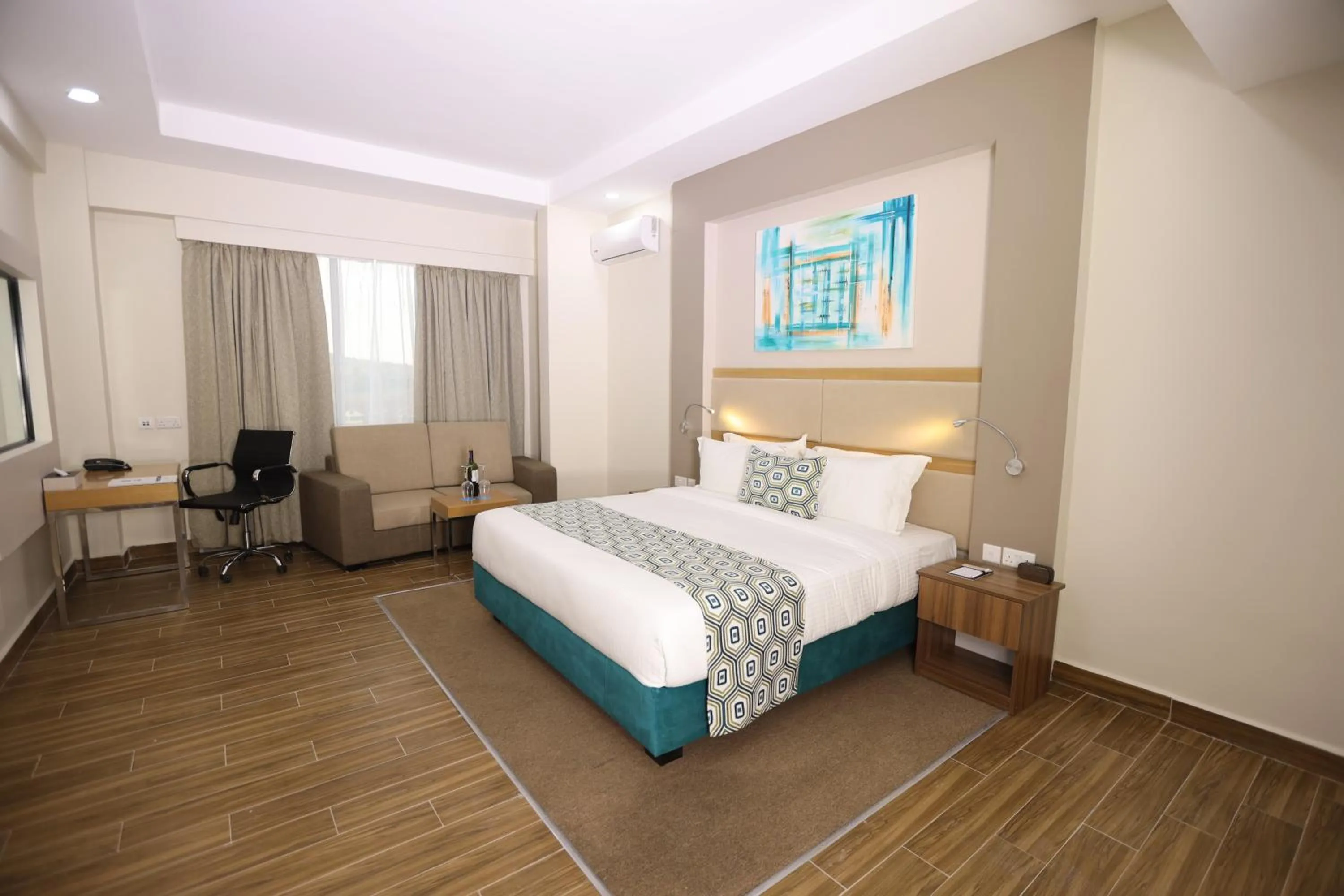 Deluxe King Room - single occupancy in PrideInn Plaza Nairobi Airport
