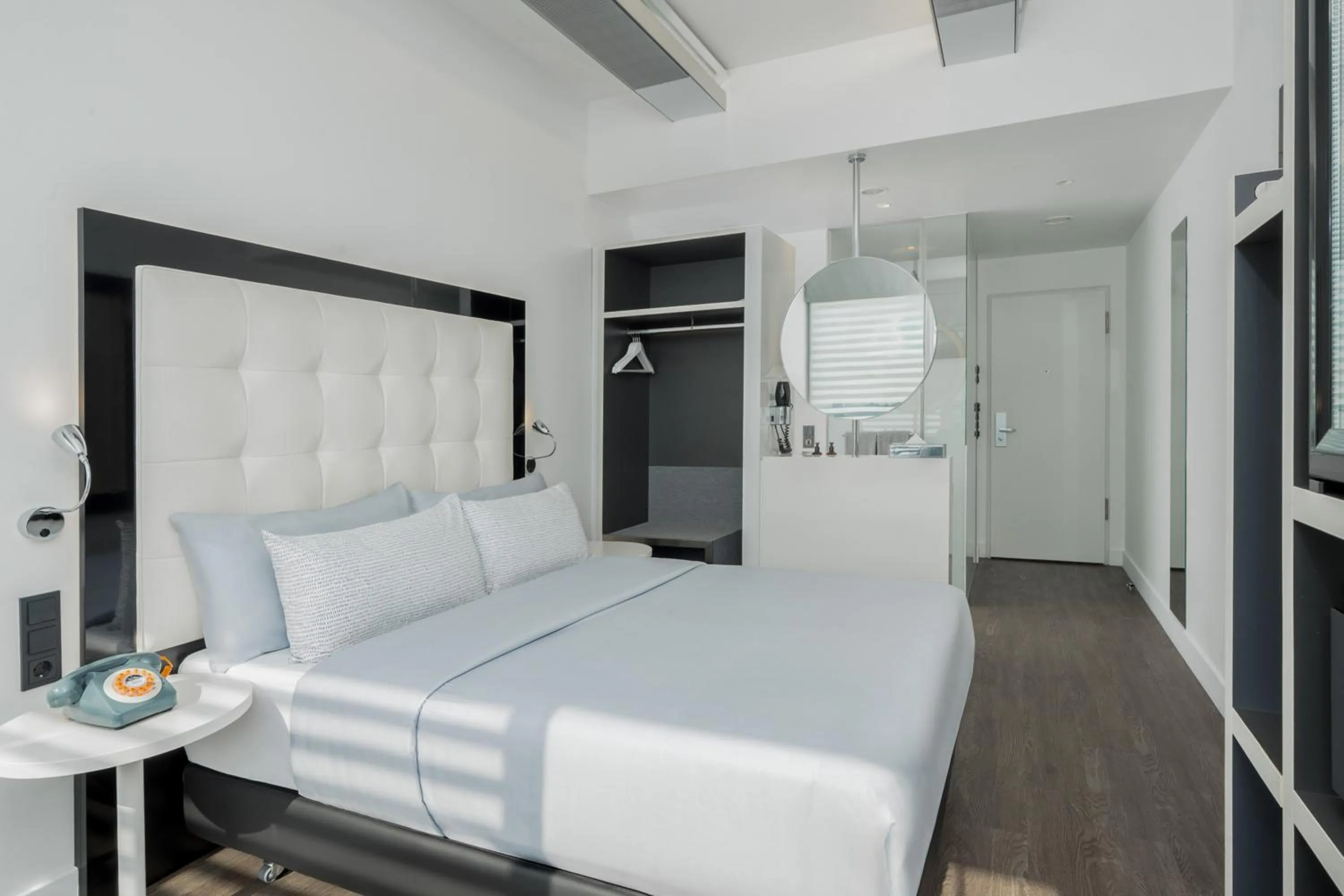 Innside Guestroom in INNSiDE by Meliá Düsseldorf Hafen