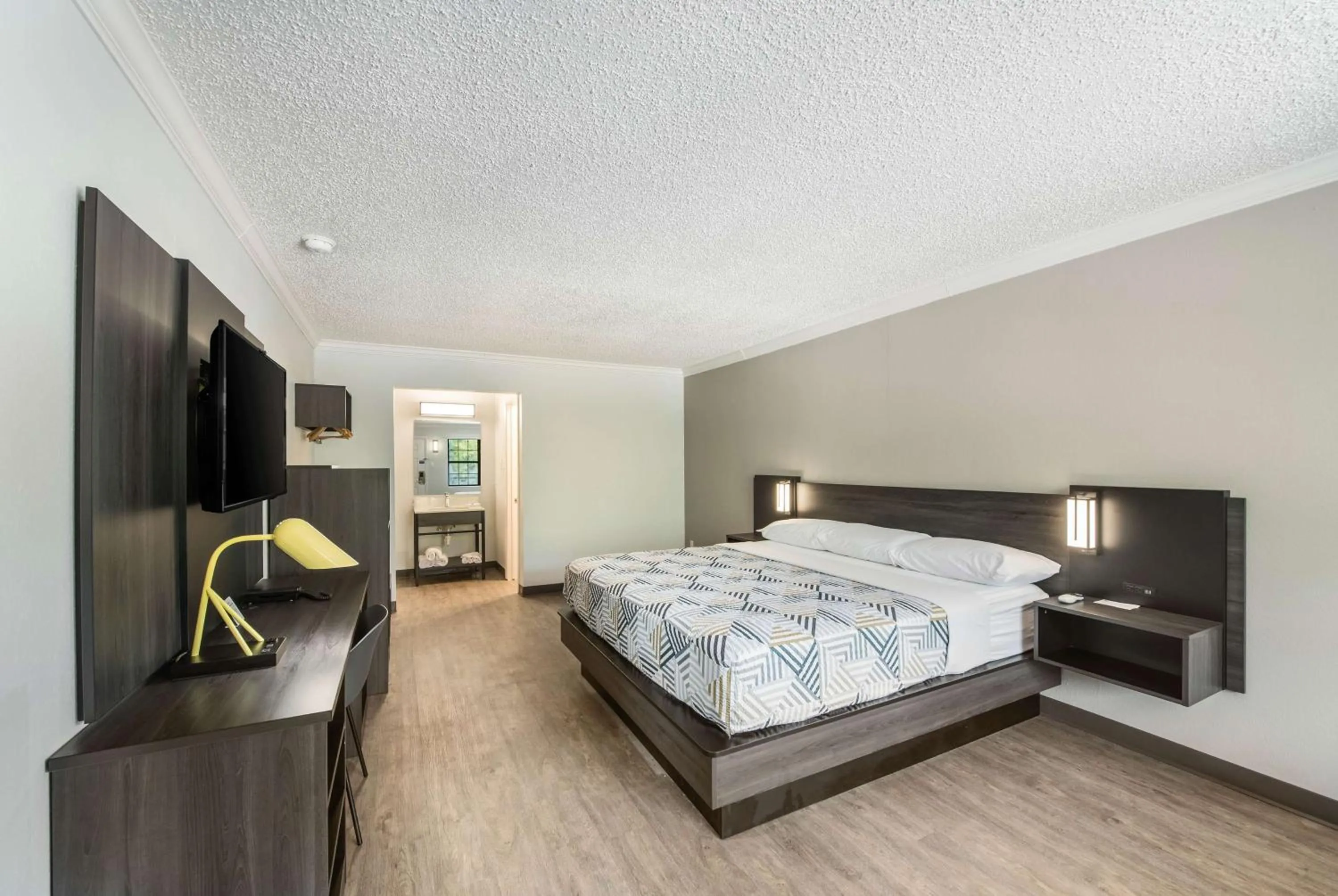 Deluxe King Room - Non-Smoking in Motel 6-Kilgore, TX