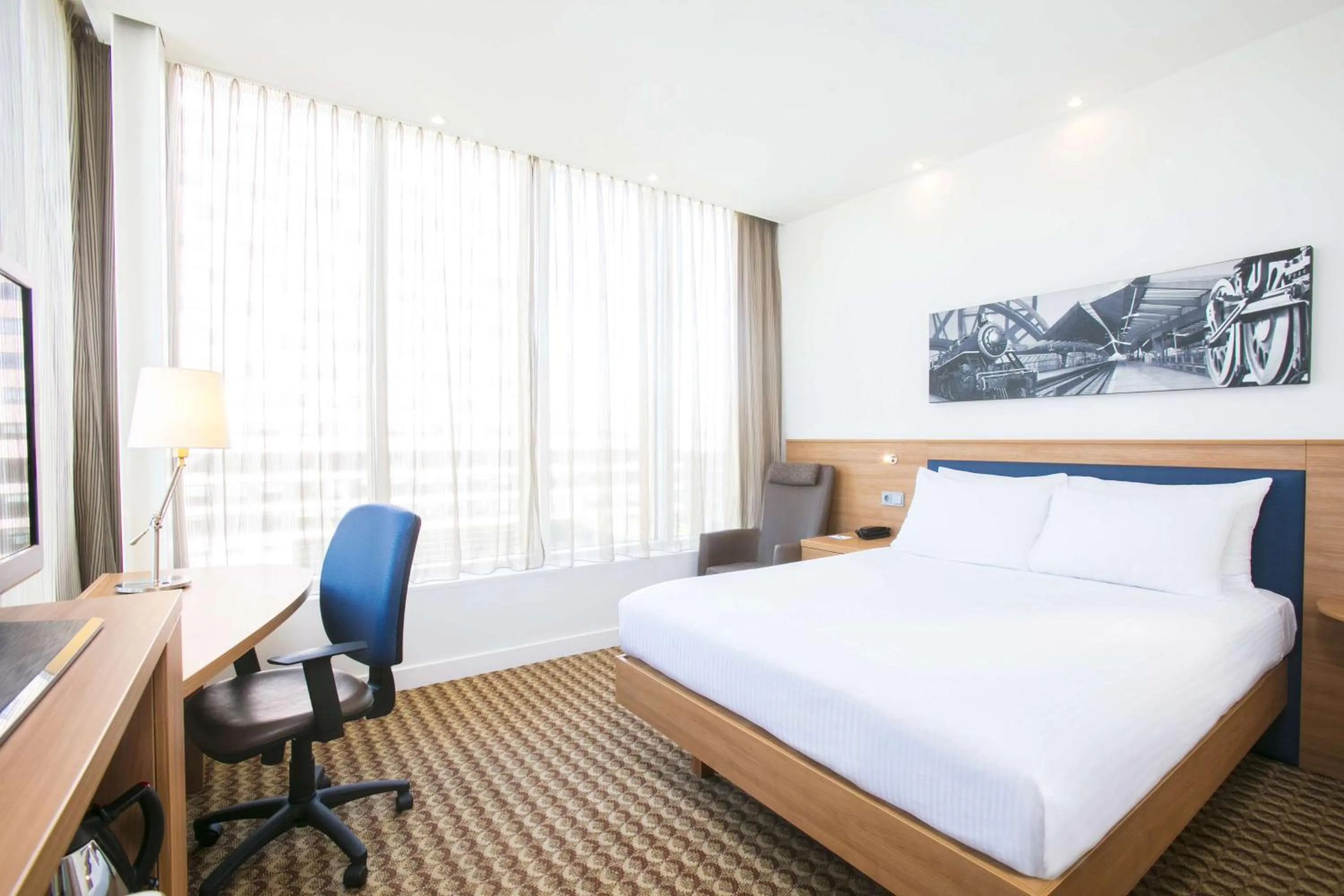 Queen Room in Hampton By Hilton Amsterdam Arena Boulevard