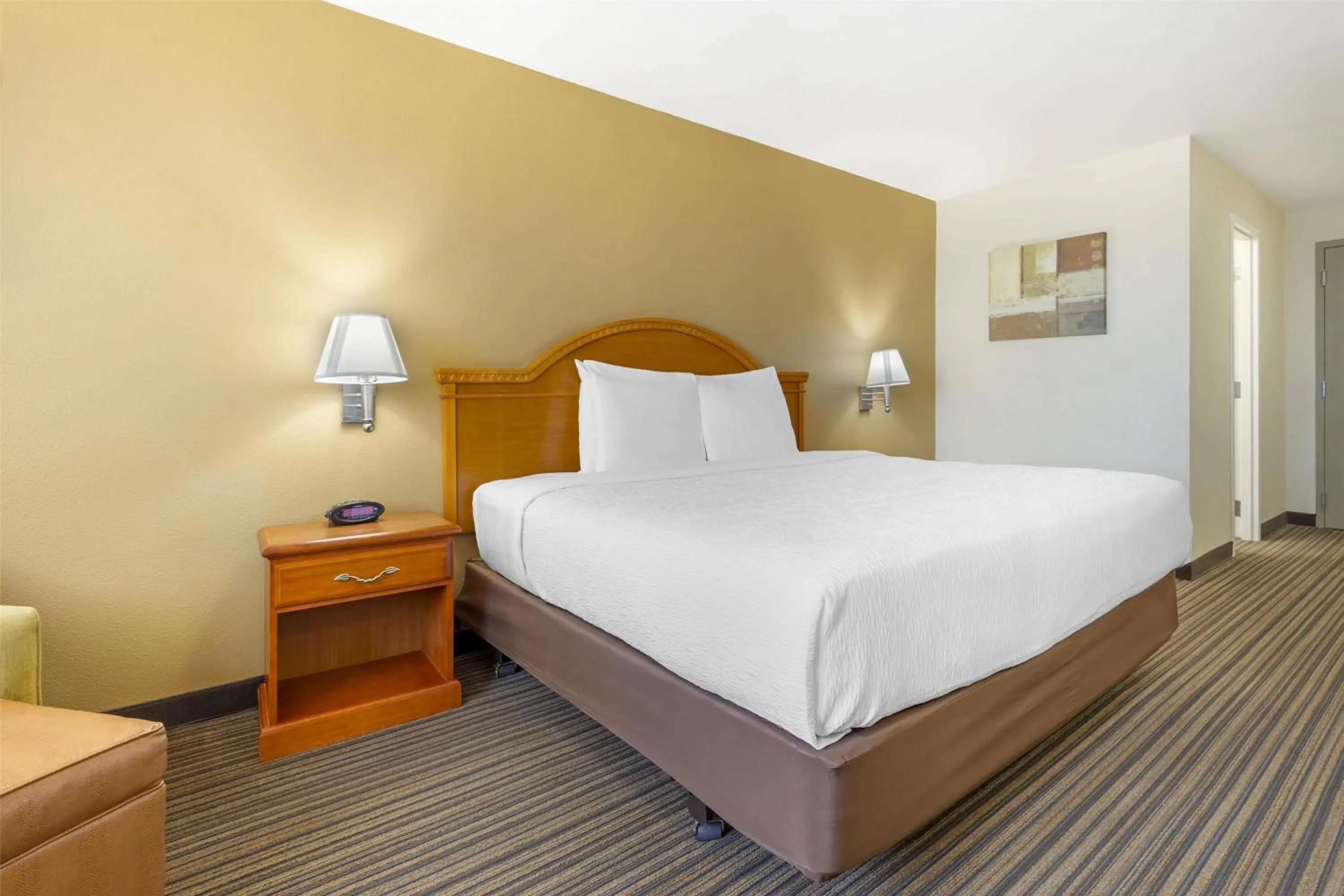 King Room with Bath Tub - Mobility Accessible in Best Western East El Paso Inn