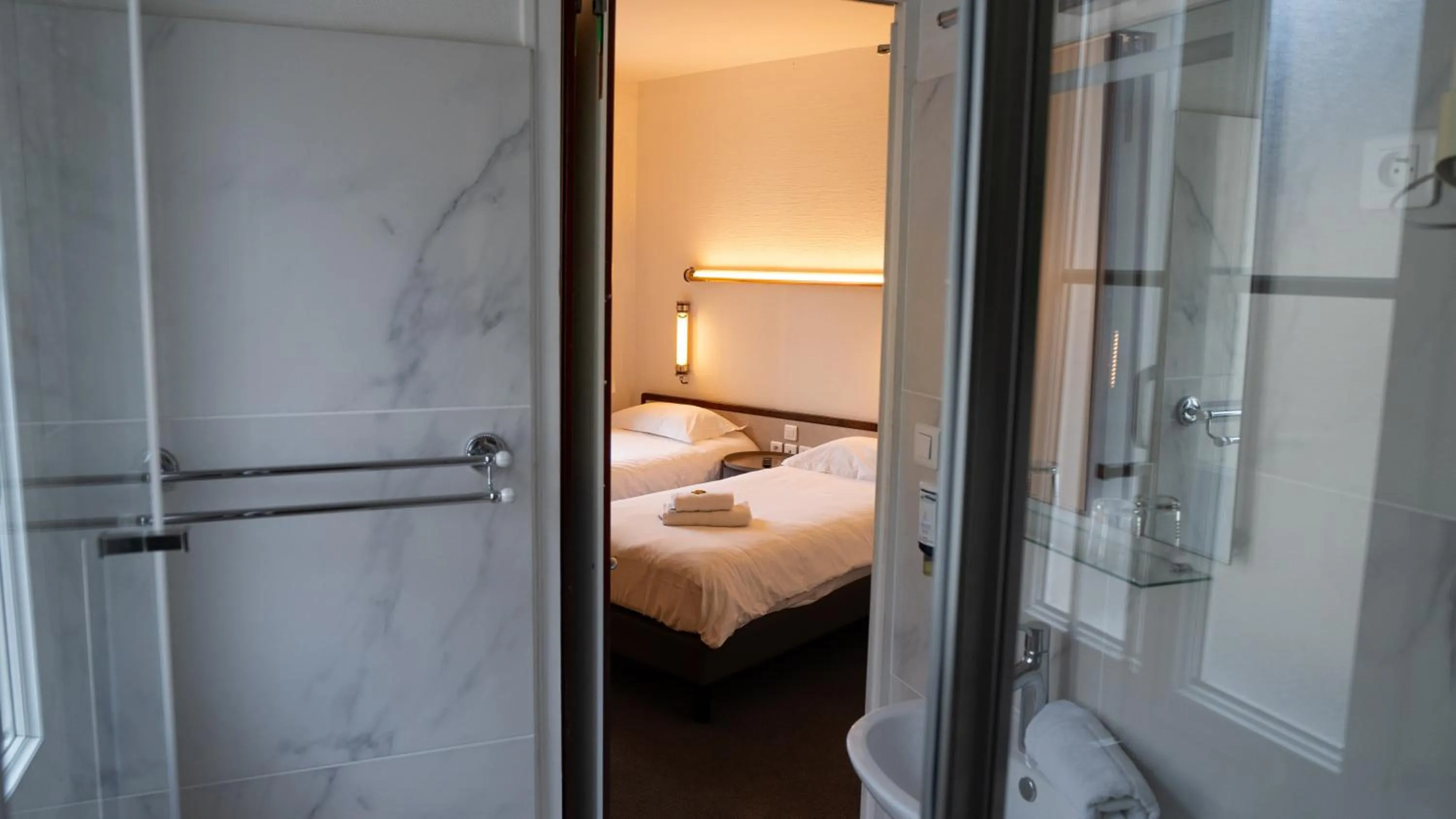 Twin Room in Hotel Des Grands Hommes - Bordeaux Centre