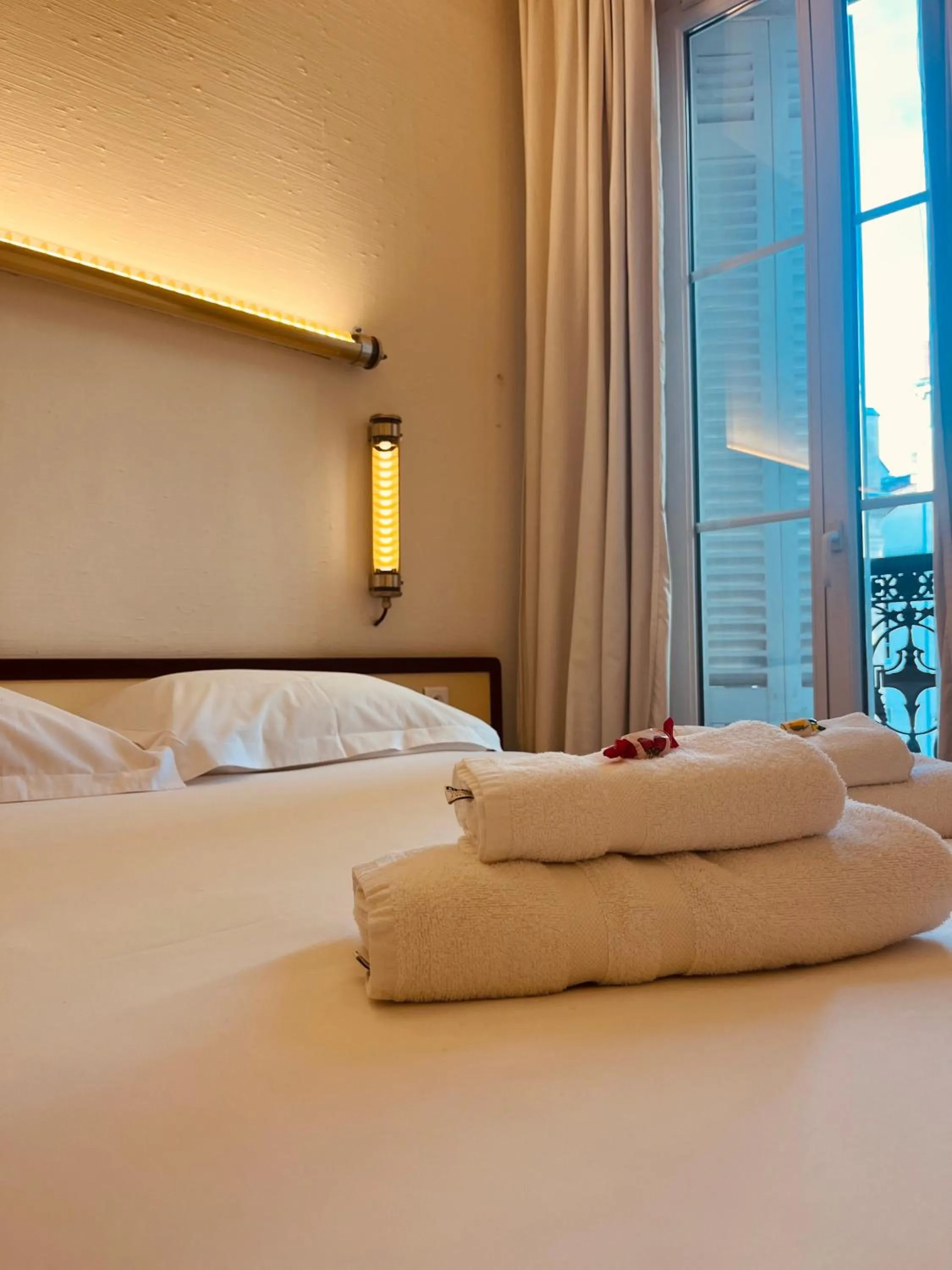 Double Room in Hotel Des Grands Hommes - Bordeaux Centre