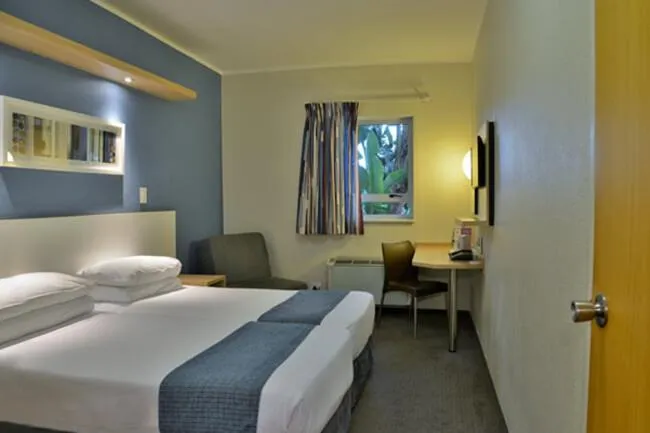 Double or Twin Room in Road Lodge Cape Town International Airport