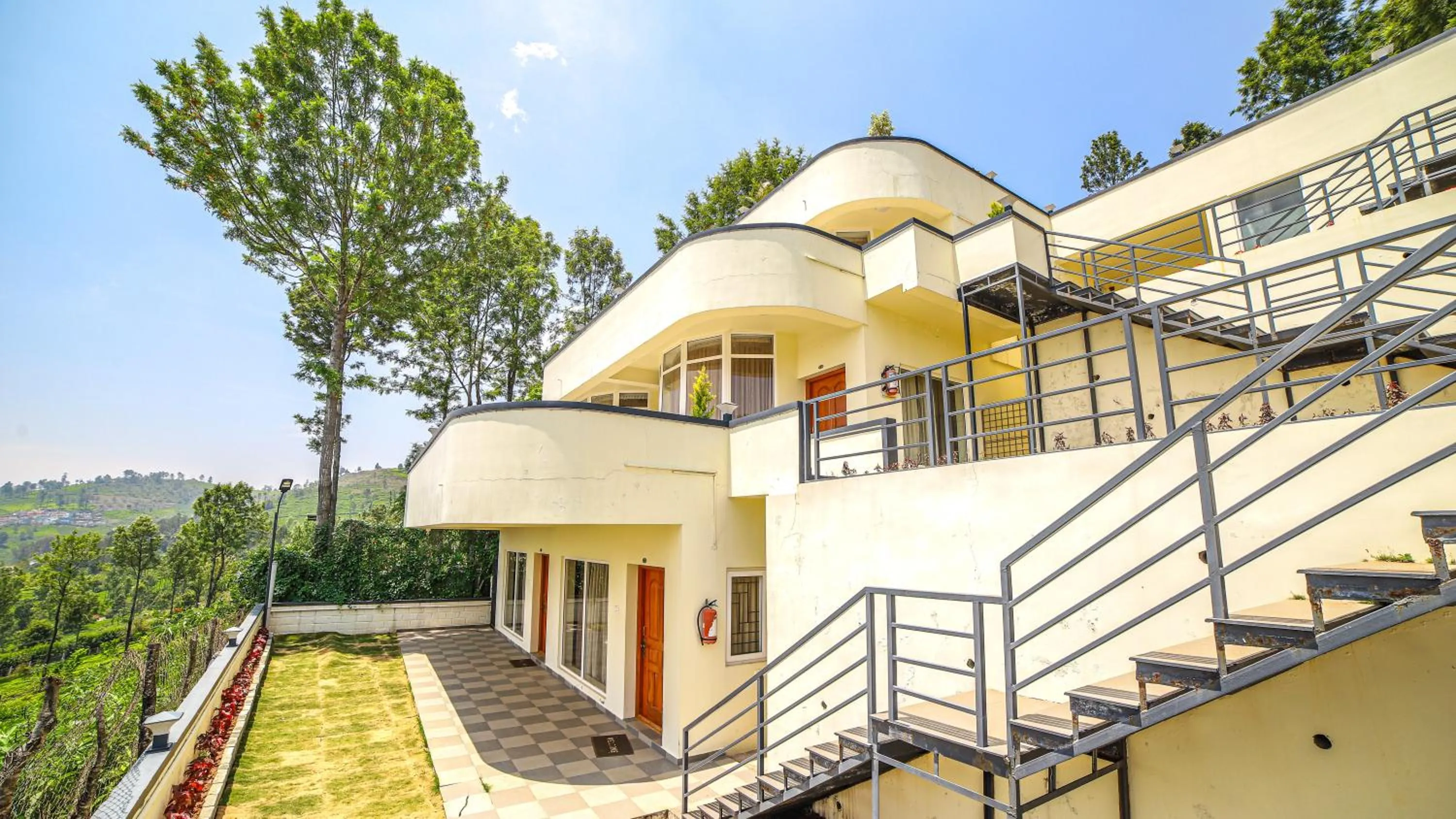 Deluxe Suite in Aira Residency Kothagiri by Lexstays