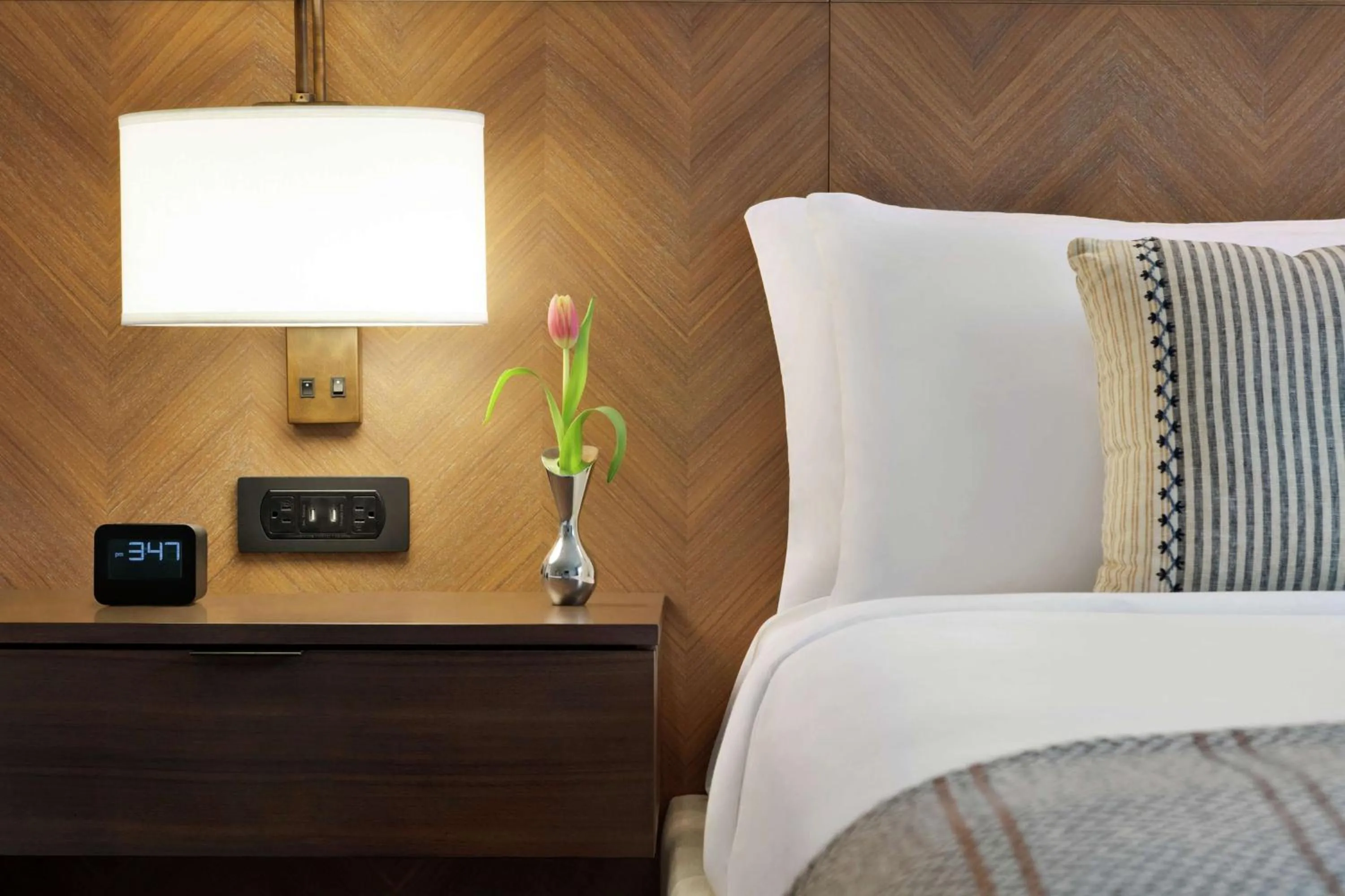 King Room with Bath Tub - Mobility Access in The Harpeth Franklin Downtown, Curio Collection by Hilton