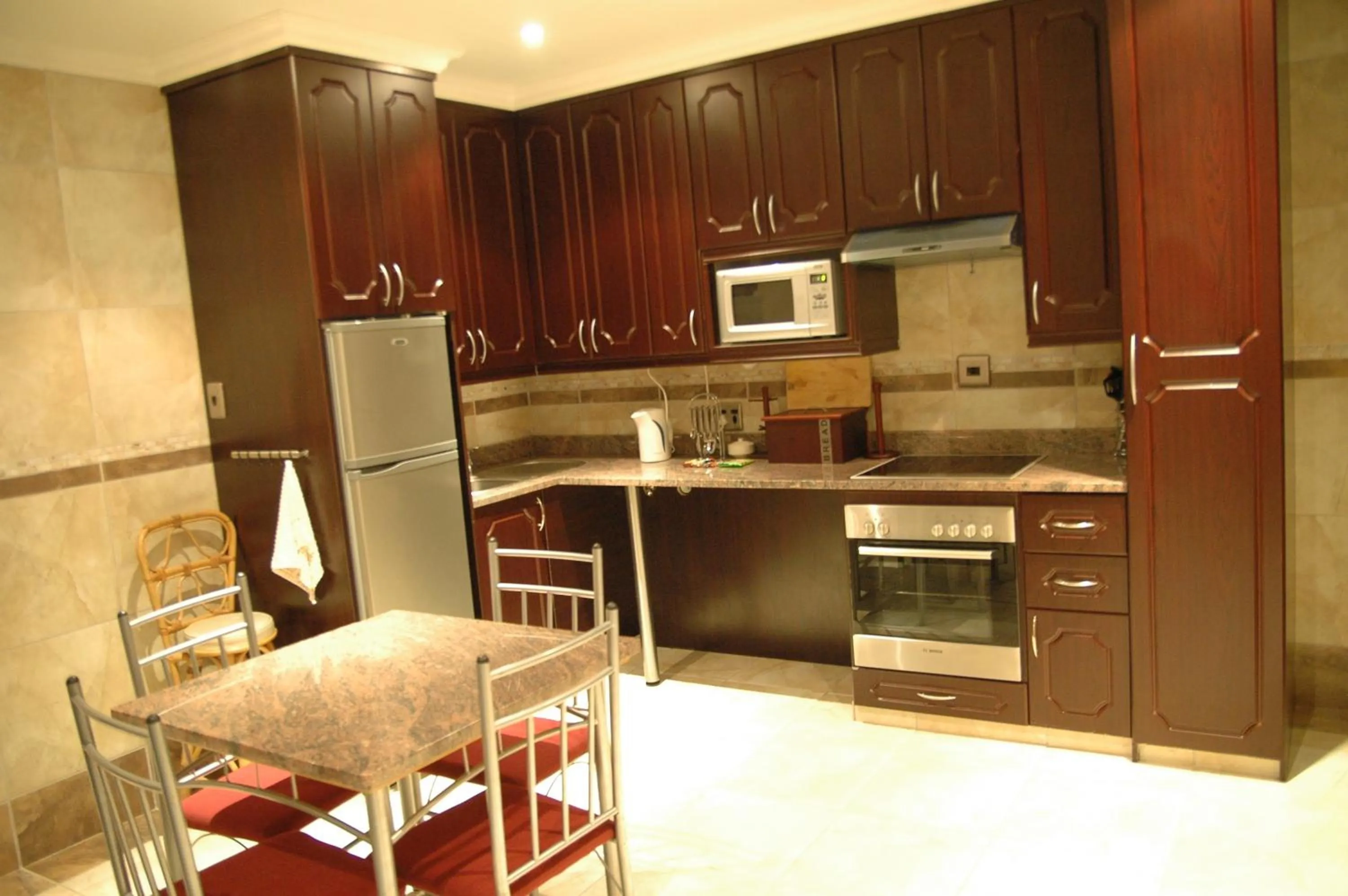 Luxury Two-Bedroom Apartment - single occupancy in Bon A Vie Self-catering and b&b Gonubie Full Solar Power, no load shedding!