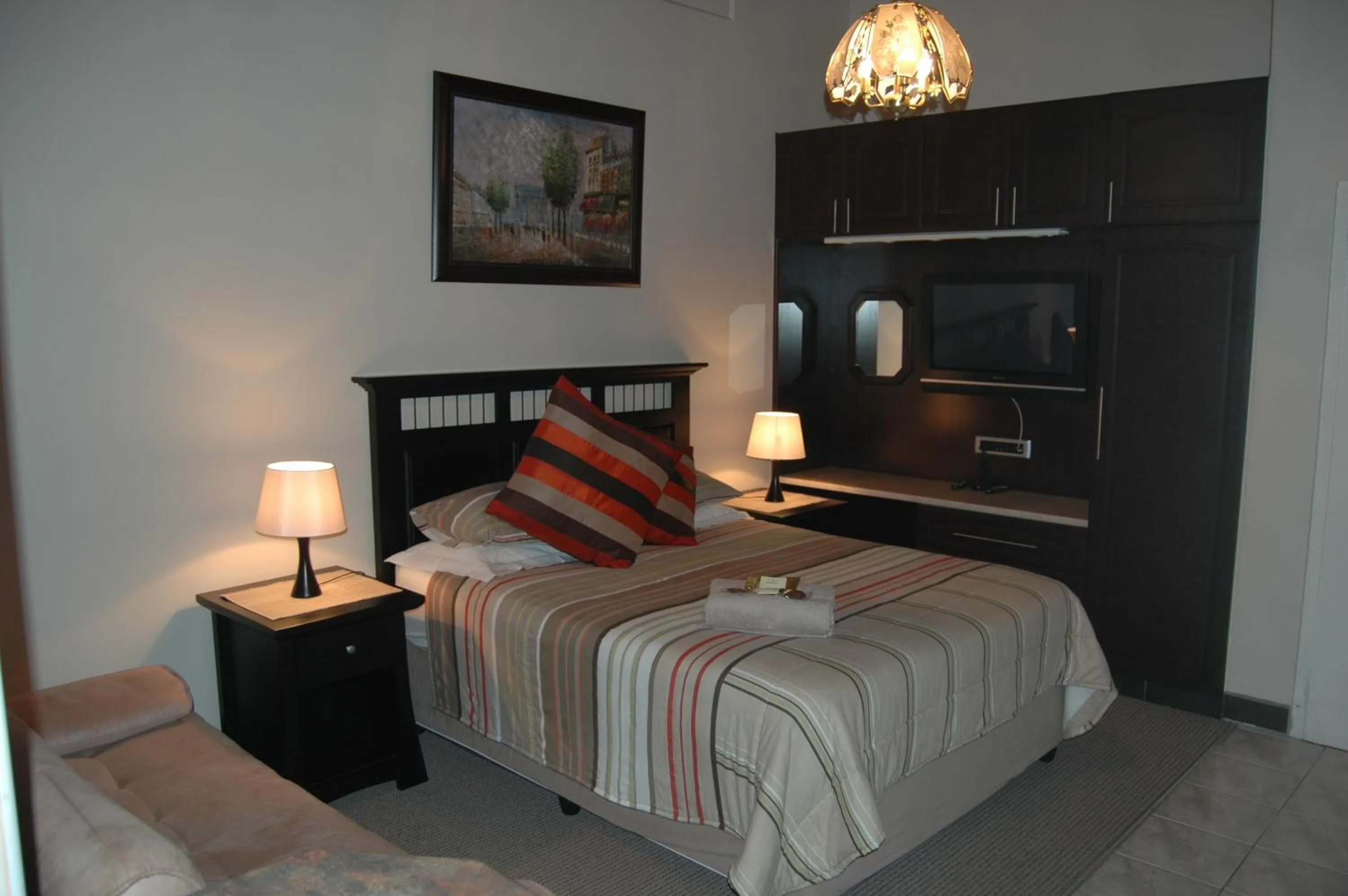 One-Bedroom Apartment with Pool View - single occupancy in Bon A Vie Self-catering and b&b Gonubie Full Solar Power, no load shedding!