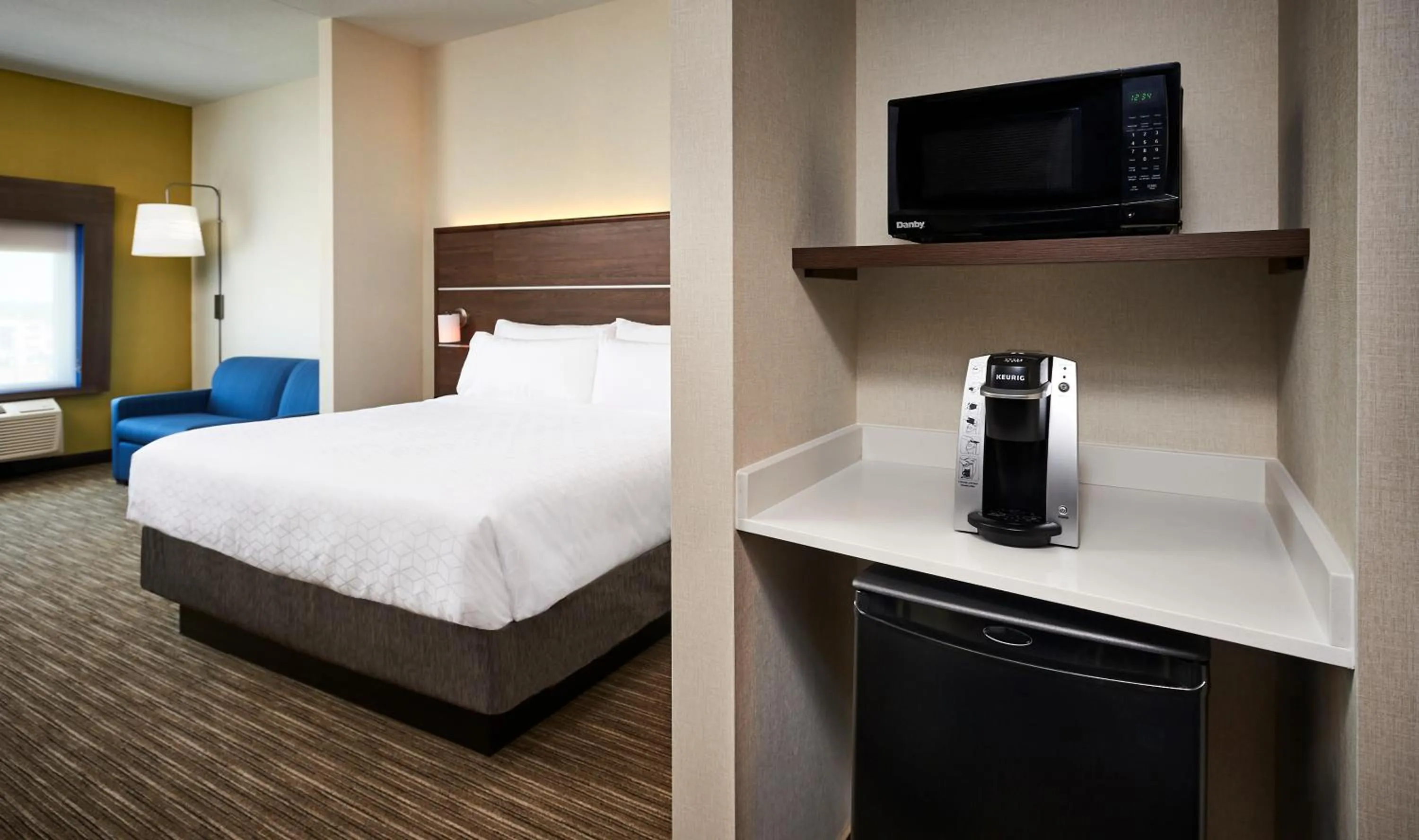 Standard King Room with Sofa Bed in Holiday Inn Express - Sarnia - Point Edward by IHG