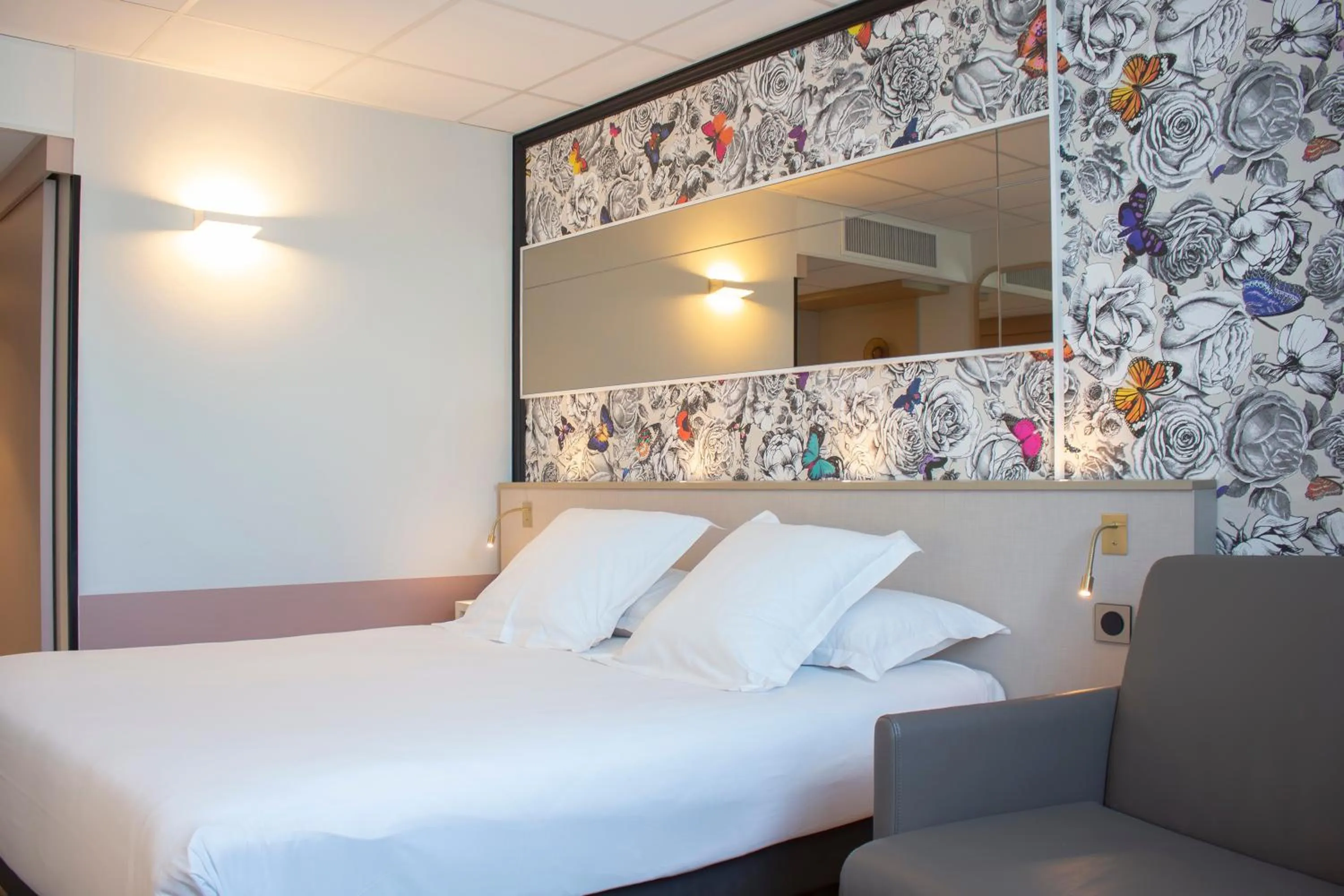 Comfort Triple Room in Brit Hotel Nantes La Beaujoire Parc Expo