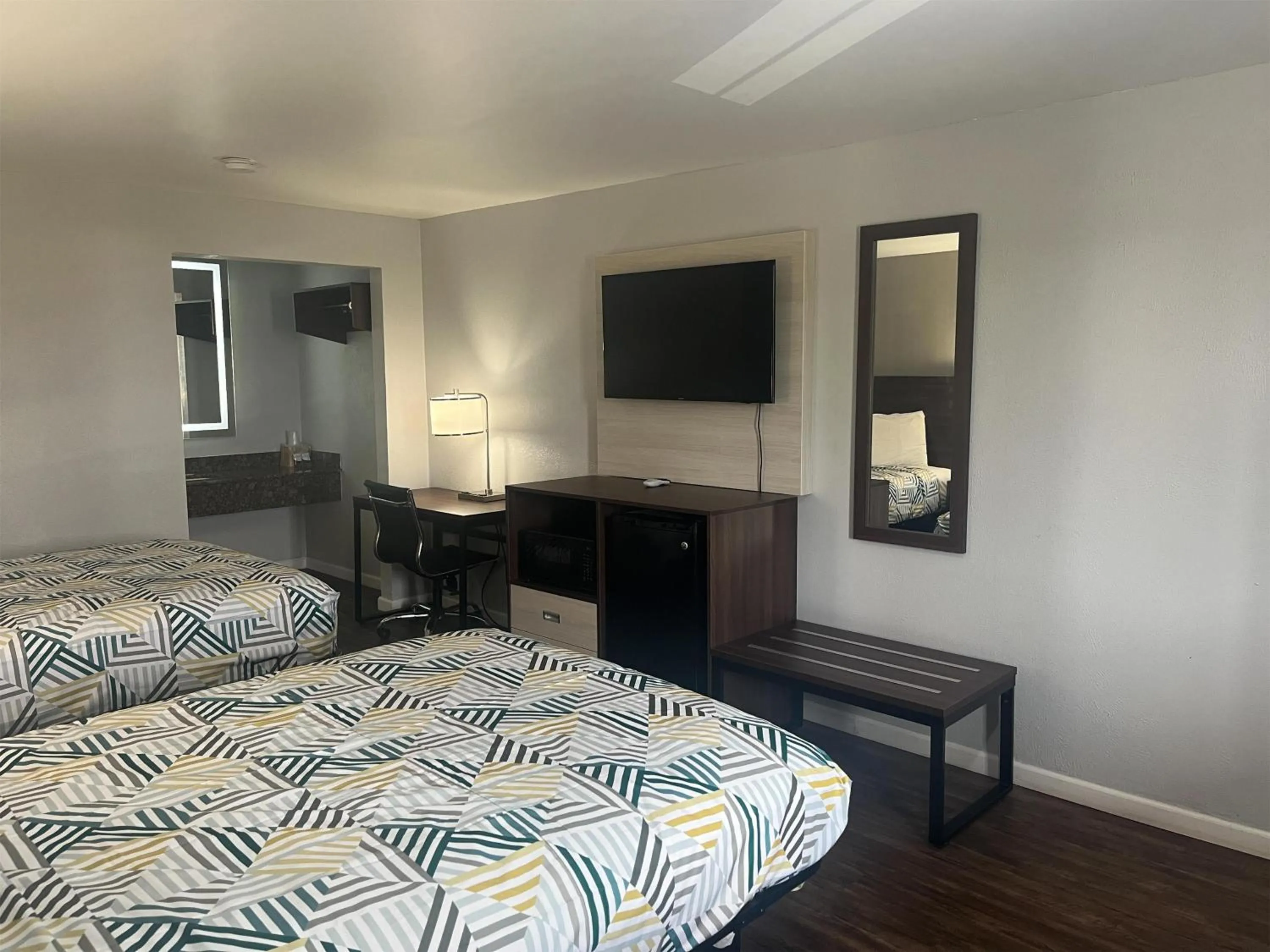 Quadruple Room - Non-Smoking in Motel 6 Saint George, SC – I-95