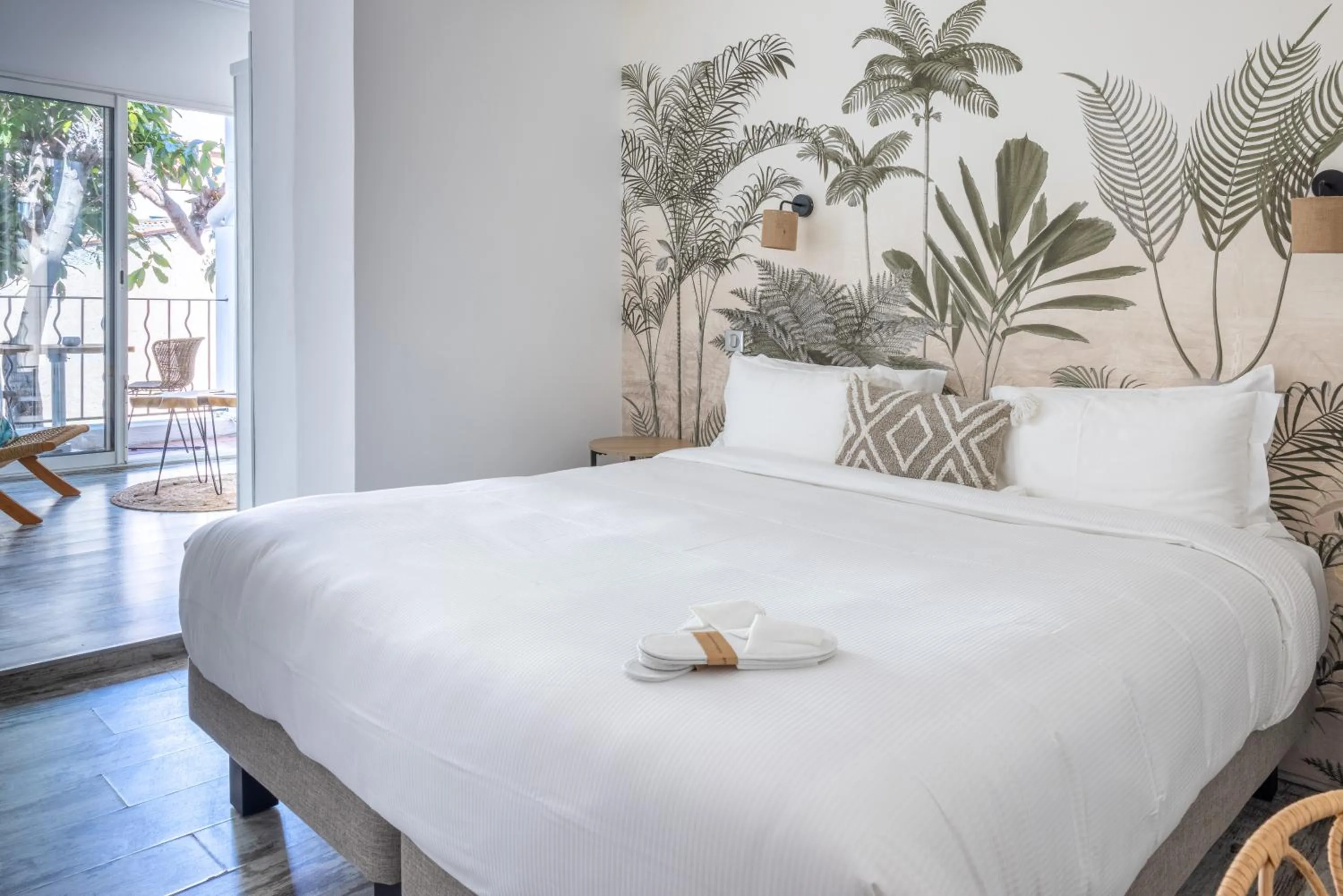 Prestige Room with Balcony in Hôtel La Villa Juan Beach