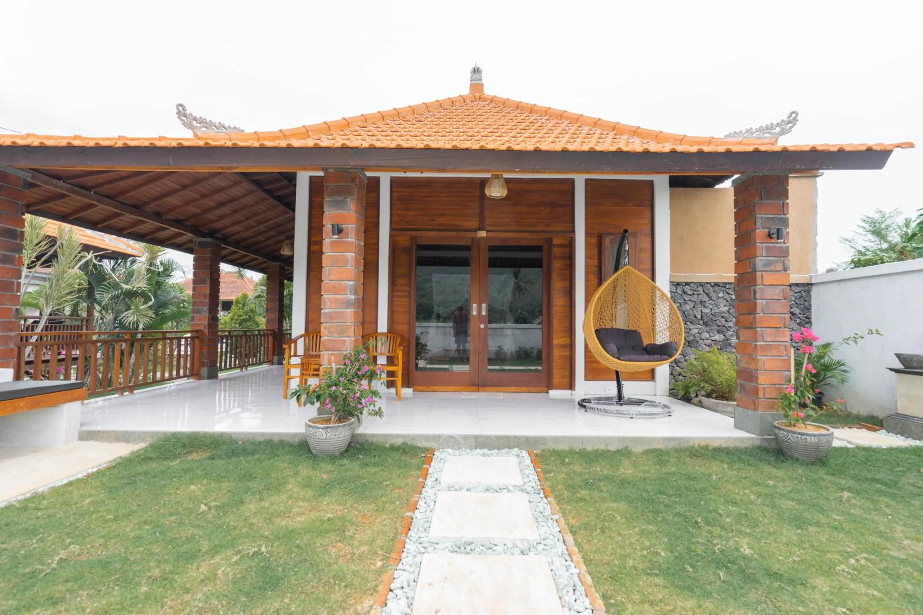 Deluxe Bungalow with Garden View in Damar Sanjaya Uttama