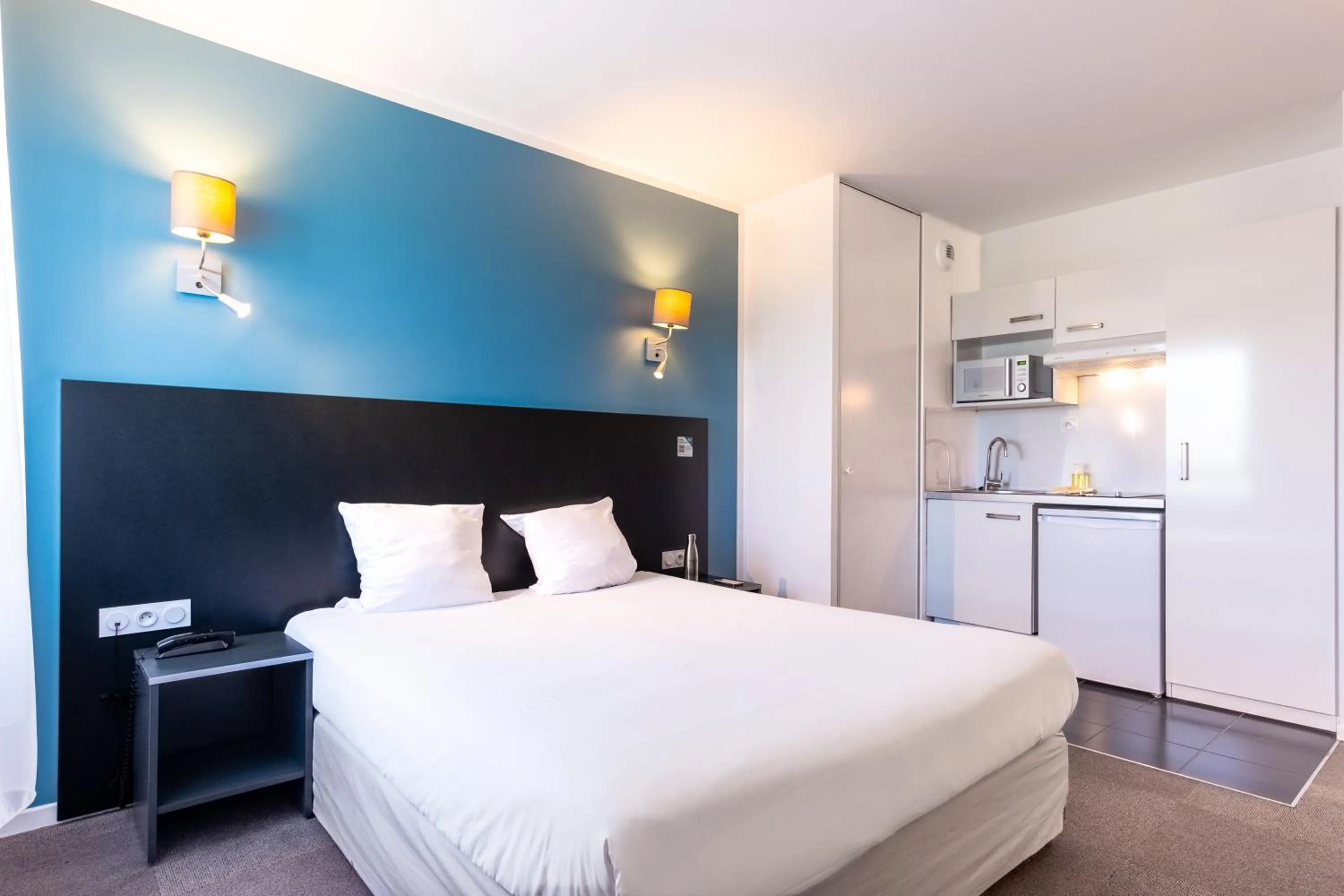 Comfort Two Connecting Studios in All Suites Appart Hôtel - Aéroport Paris-Orly Rungis