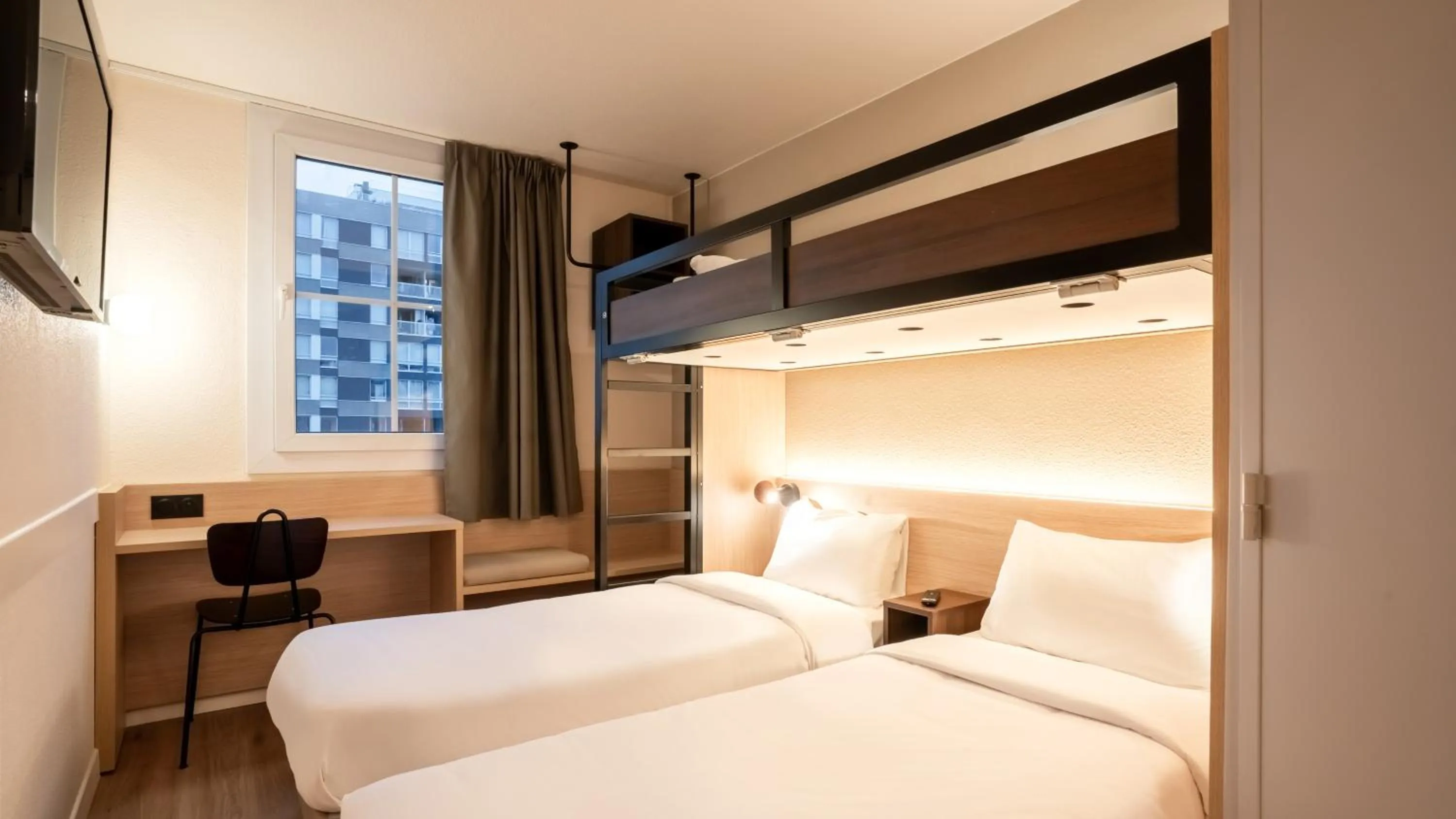 Standard Room with Two Single Beds and One Bunk Bed in Première Classe Paris Ouest - Pont de Suresnes