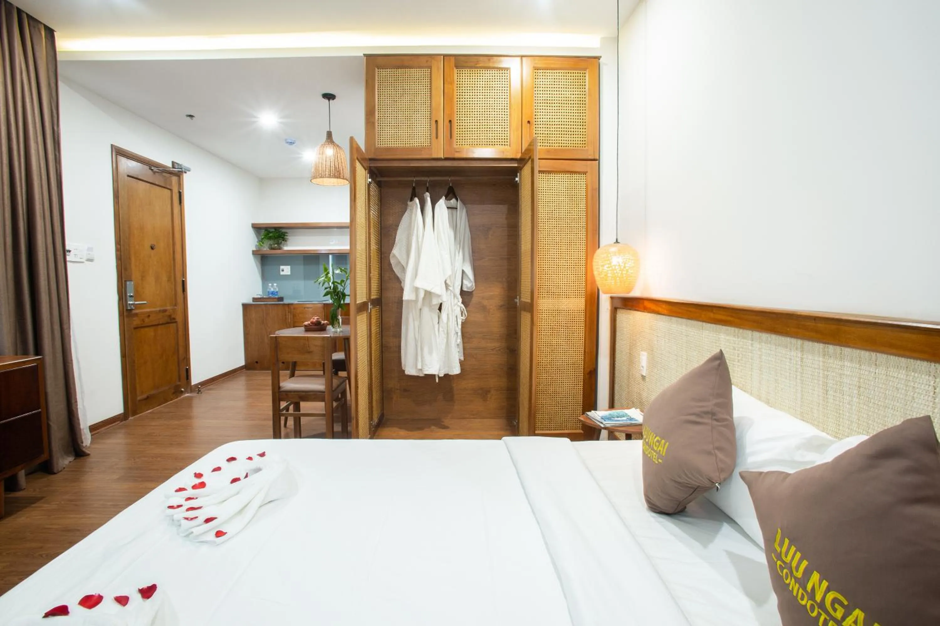 Large Double Room in Luu Ngai Condotel Quy Nhon
