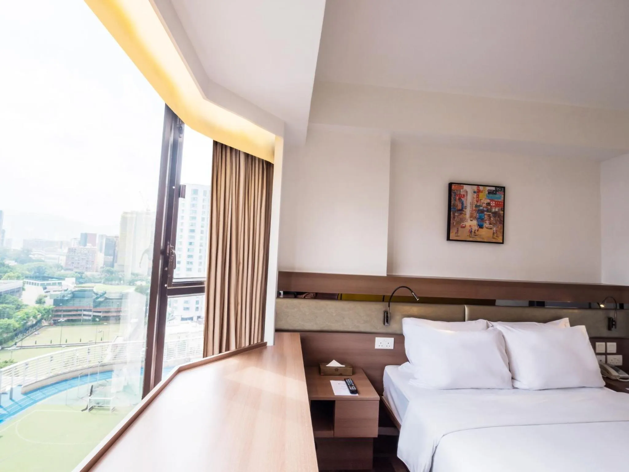 Deluxe Plus Queen Room in Travelodge Kowloon