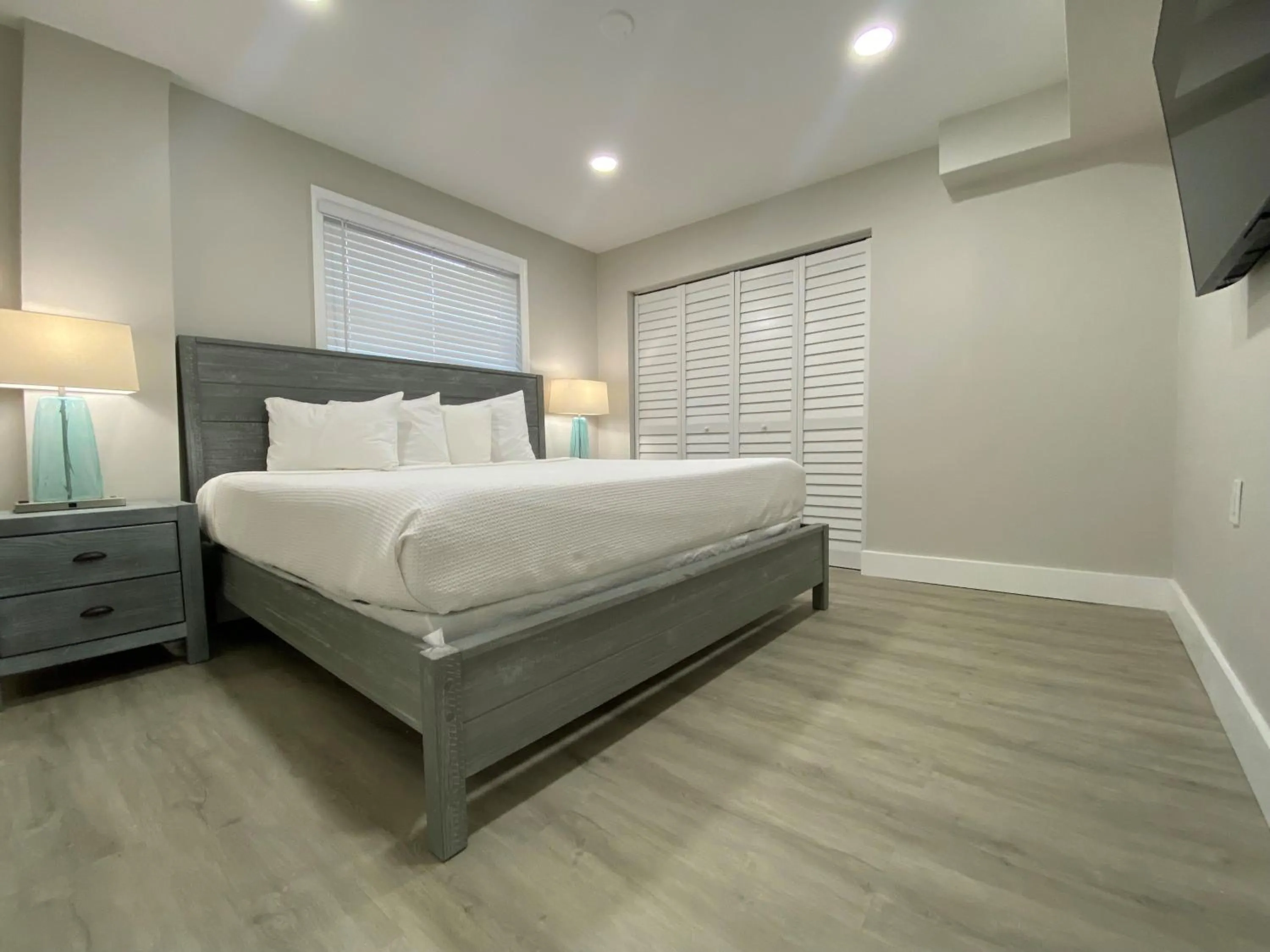 Deluxe King Suite in Amoray Dive Resort