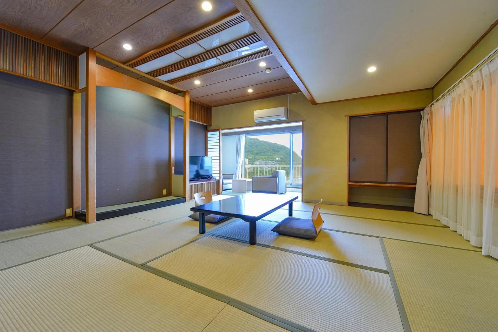 Superior Japanese-Style Room - single occupancy - 37m2 - High Floor  - Non-Smoking - Ocean side - Private Bathroom in Ooedo Onsen Monogatari Hotel Suiyotei