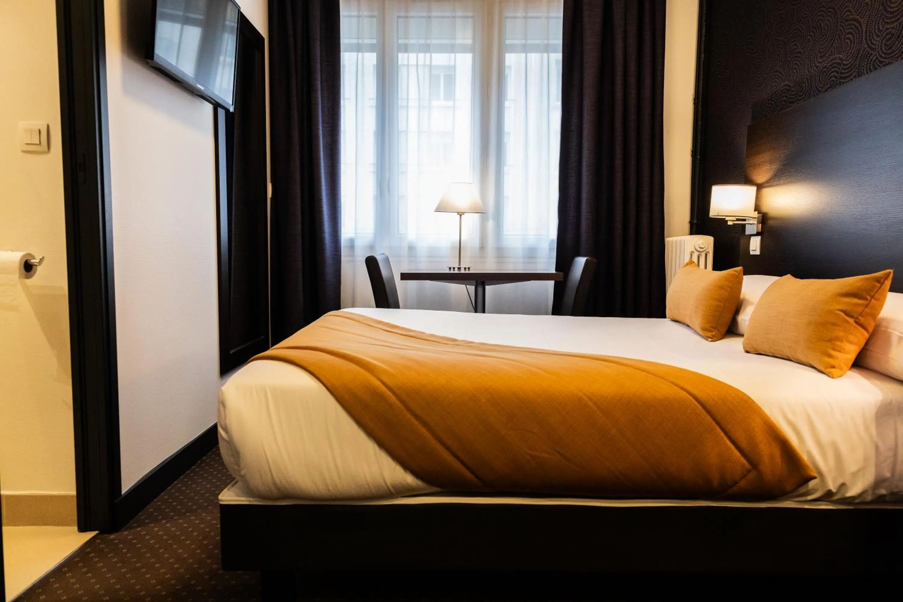 Small Double Room - single occupancy in Hotel Astrid Caen centre