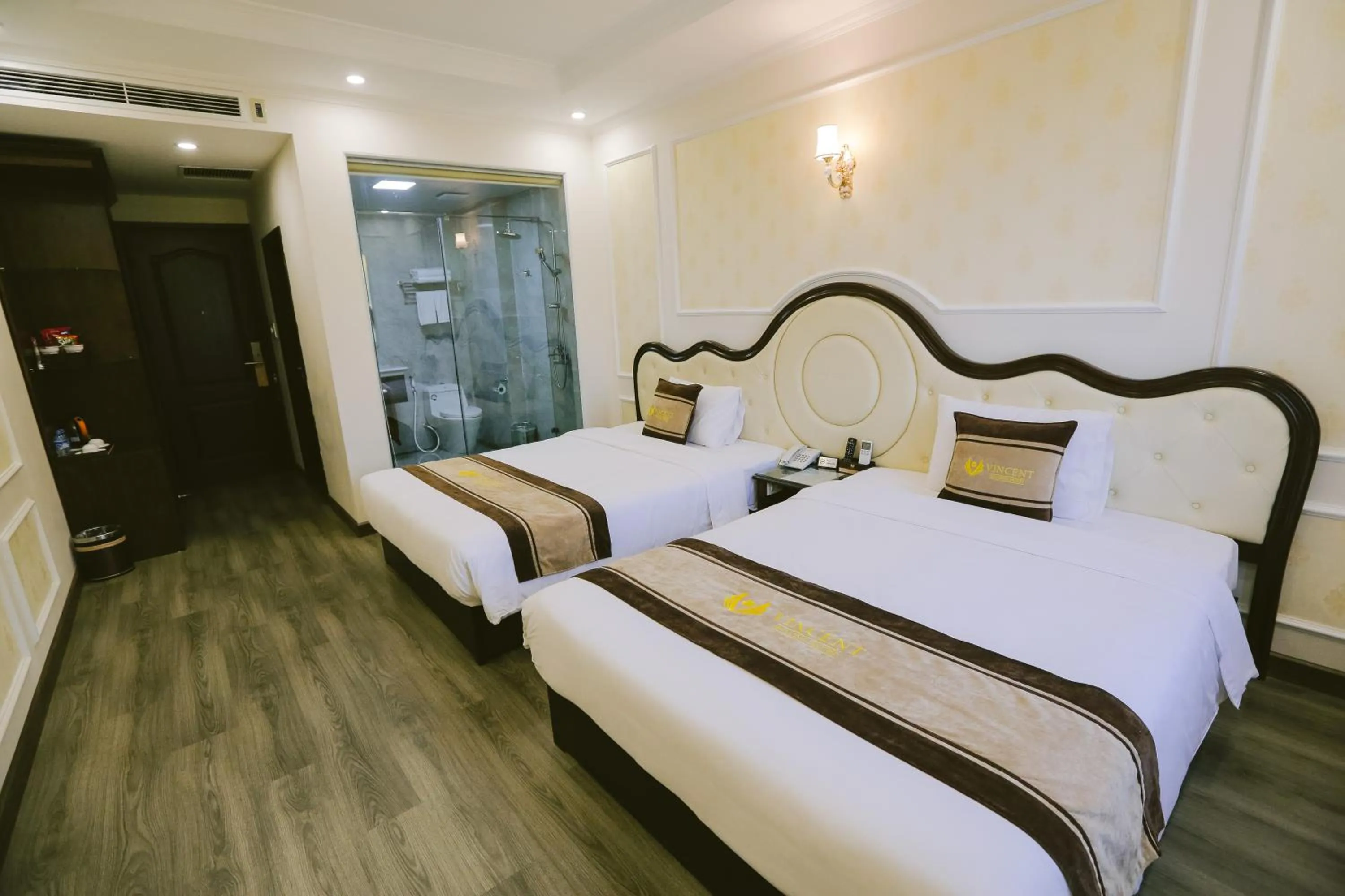 Twin Room in Vincent Halong Hotel