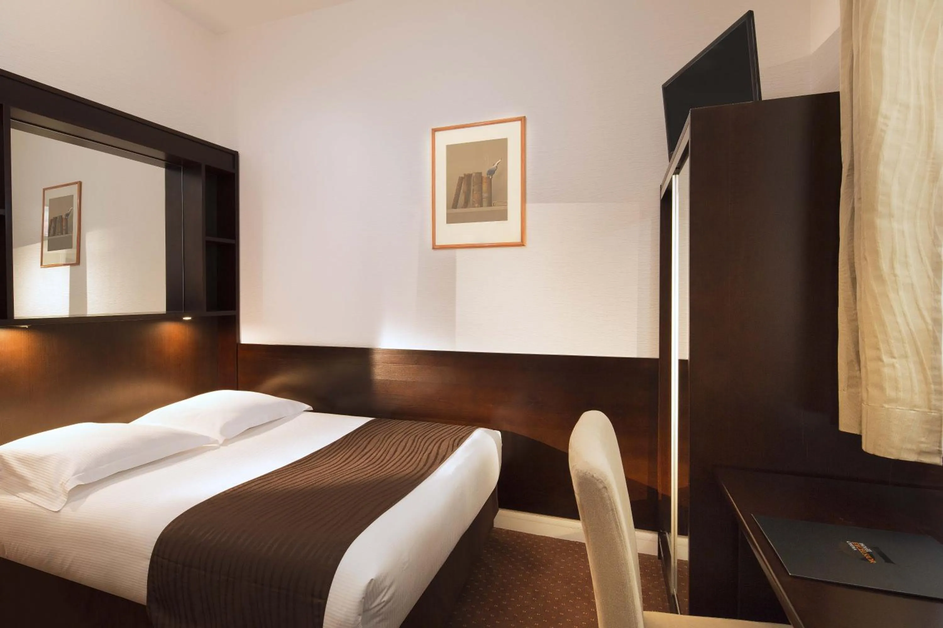 Single Room - single occupancy in Excelsior Opera