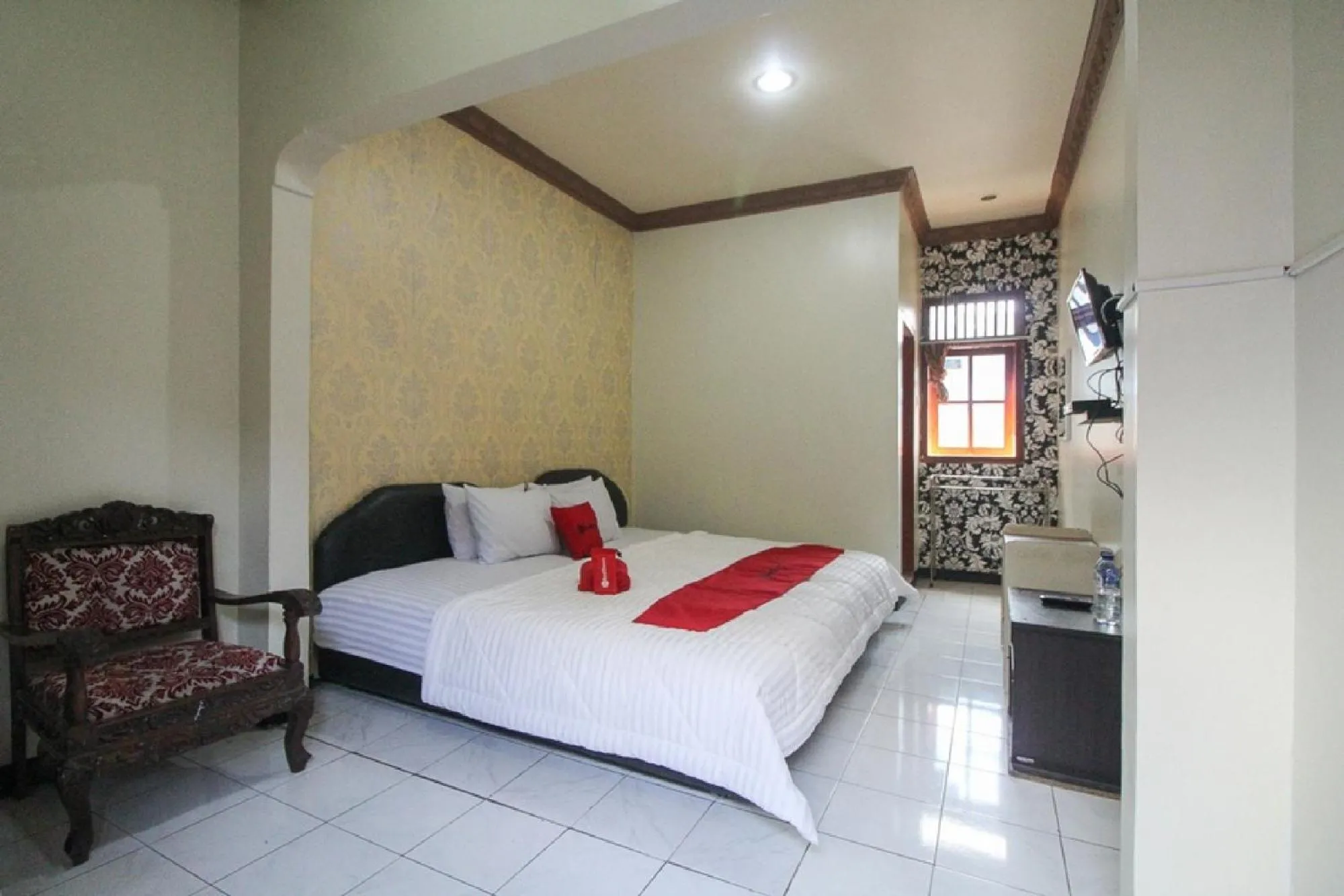 Double Room in RedDoorz near Sarangan Lake