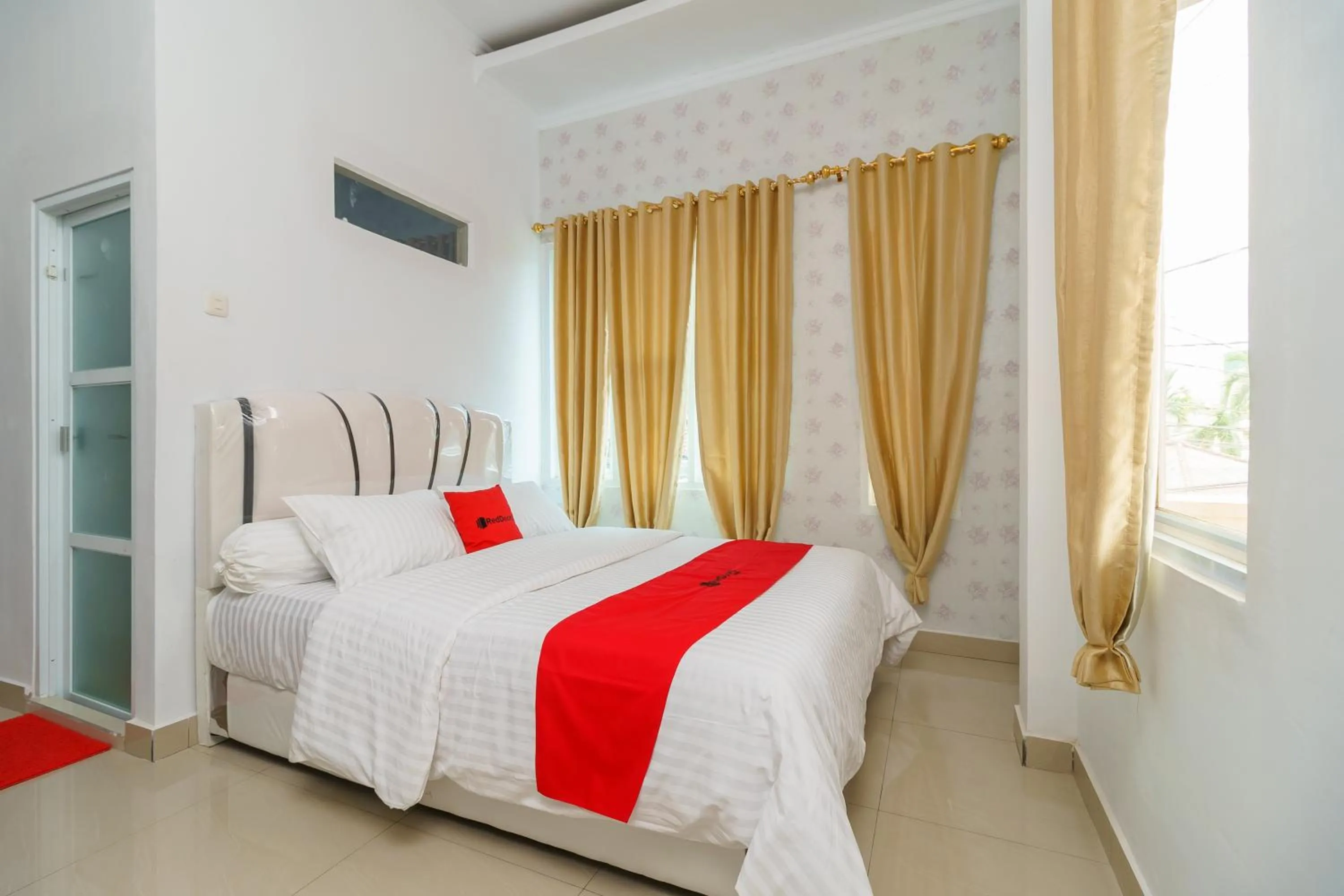 Standard Double Room in RedDoorz Syariah near Simpang Sekip Palembang