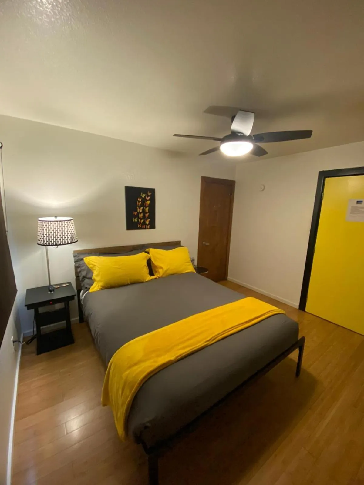 Standard Queen Room in The Mammoth Inn