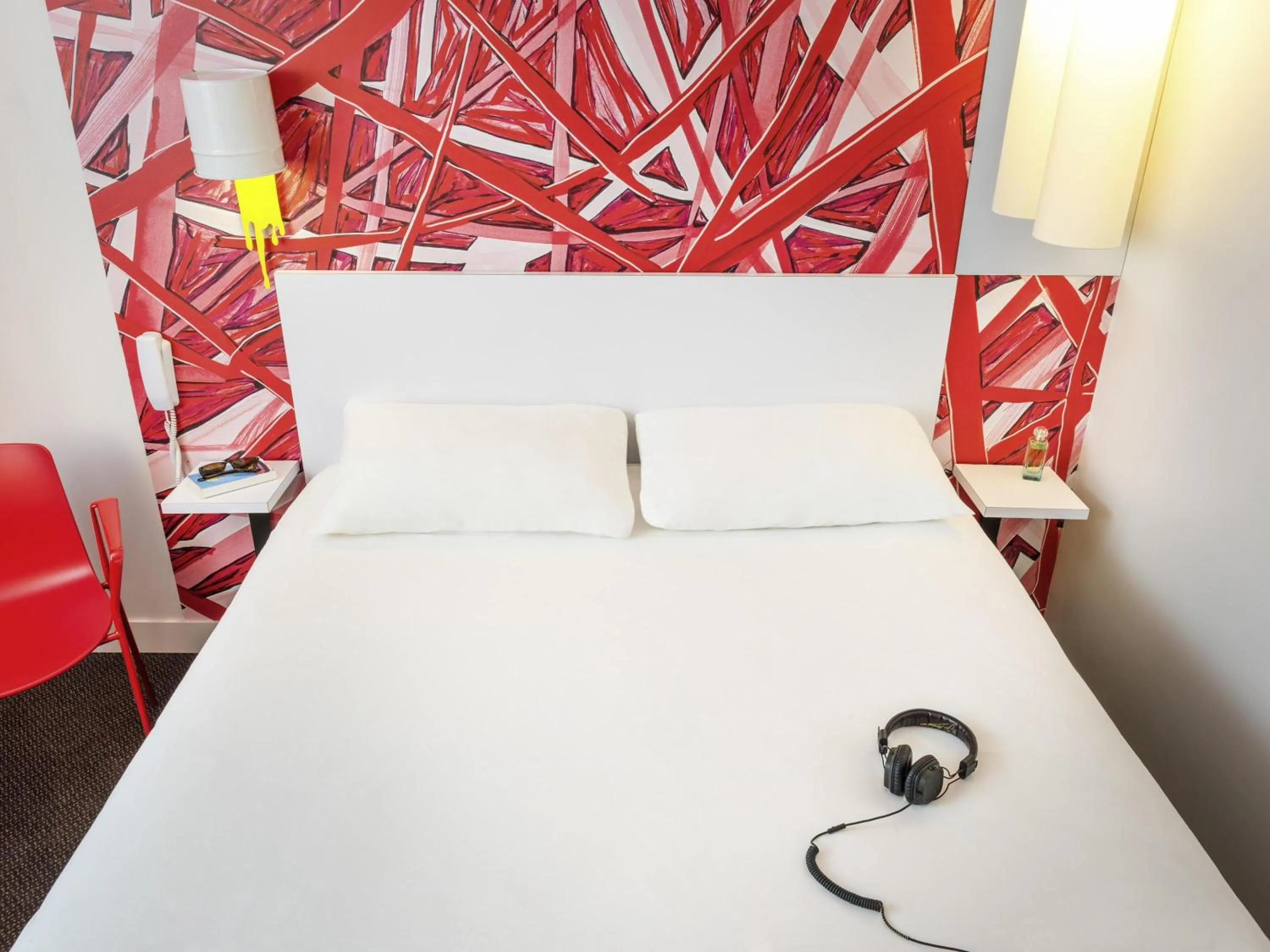 Standard Single Room in ibis Styles Paris La Défense Courbevoie