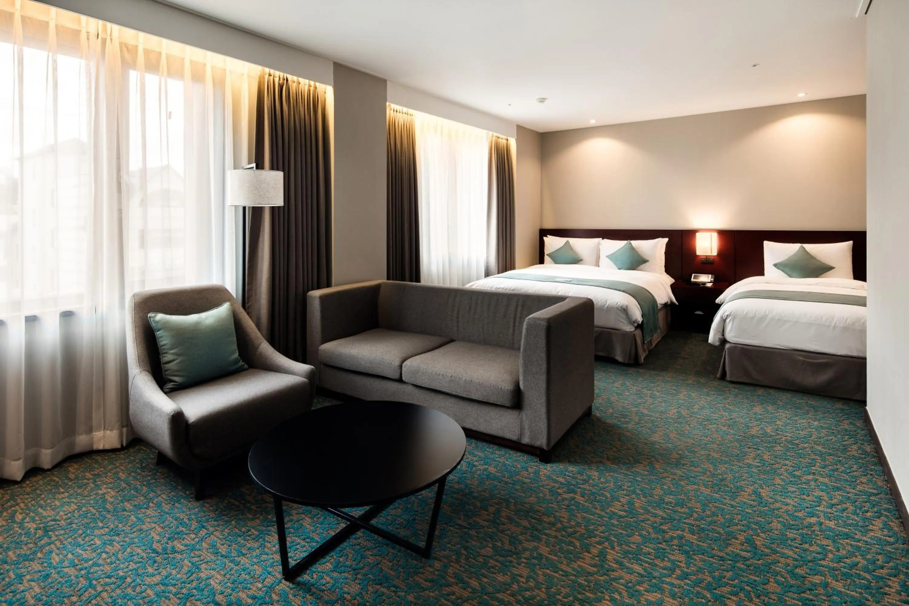 Sunshine Suite Room - Free Parking, Onlygo&Co Restaurant 10% discount in Sunshine Hotel