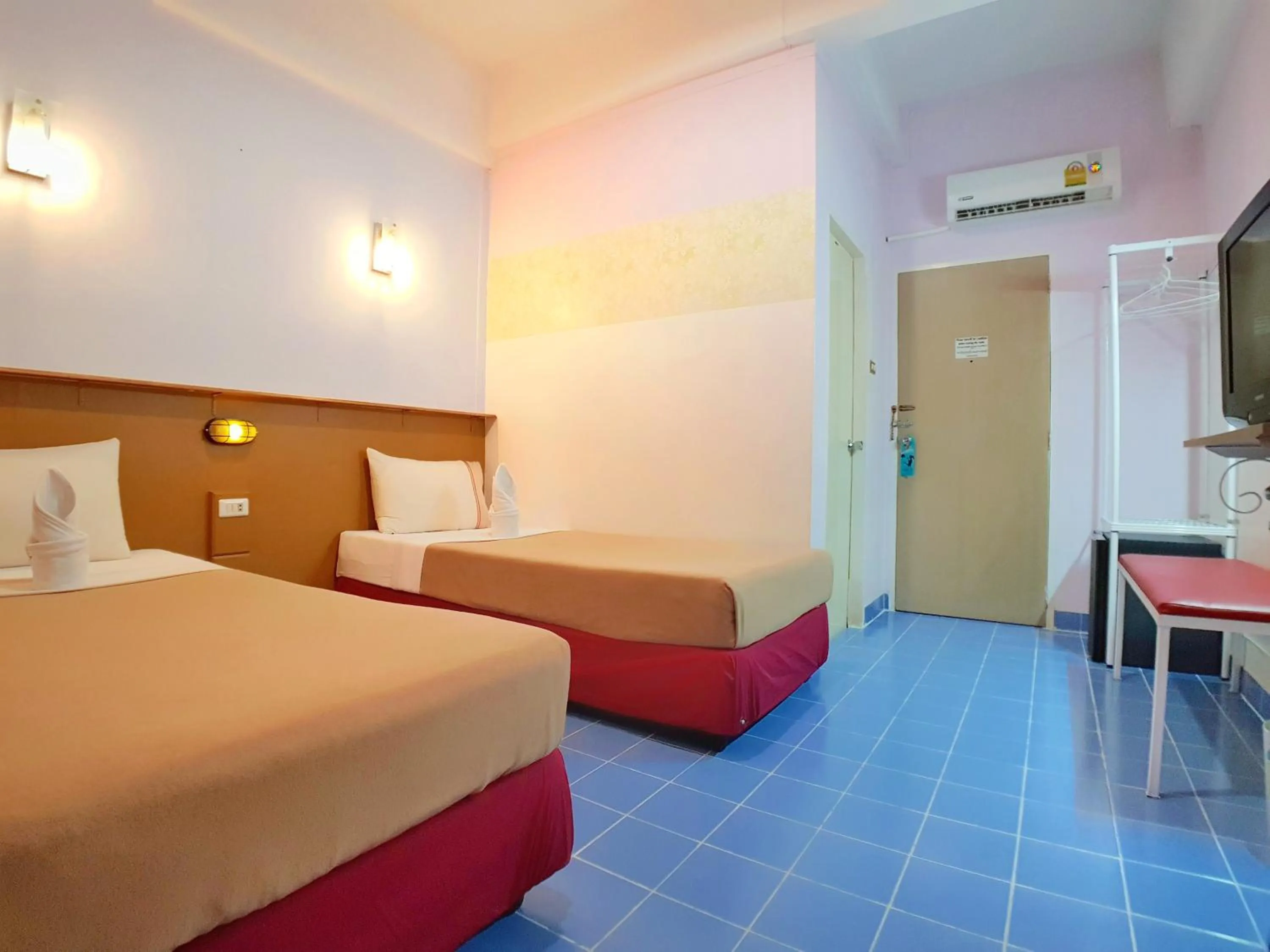 Superior Twin Room in Pacific Inn