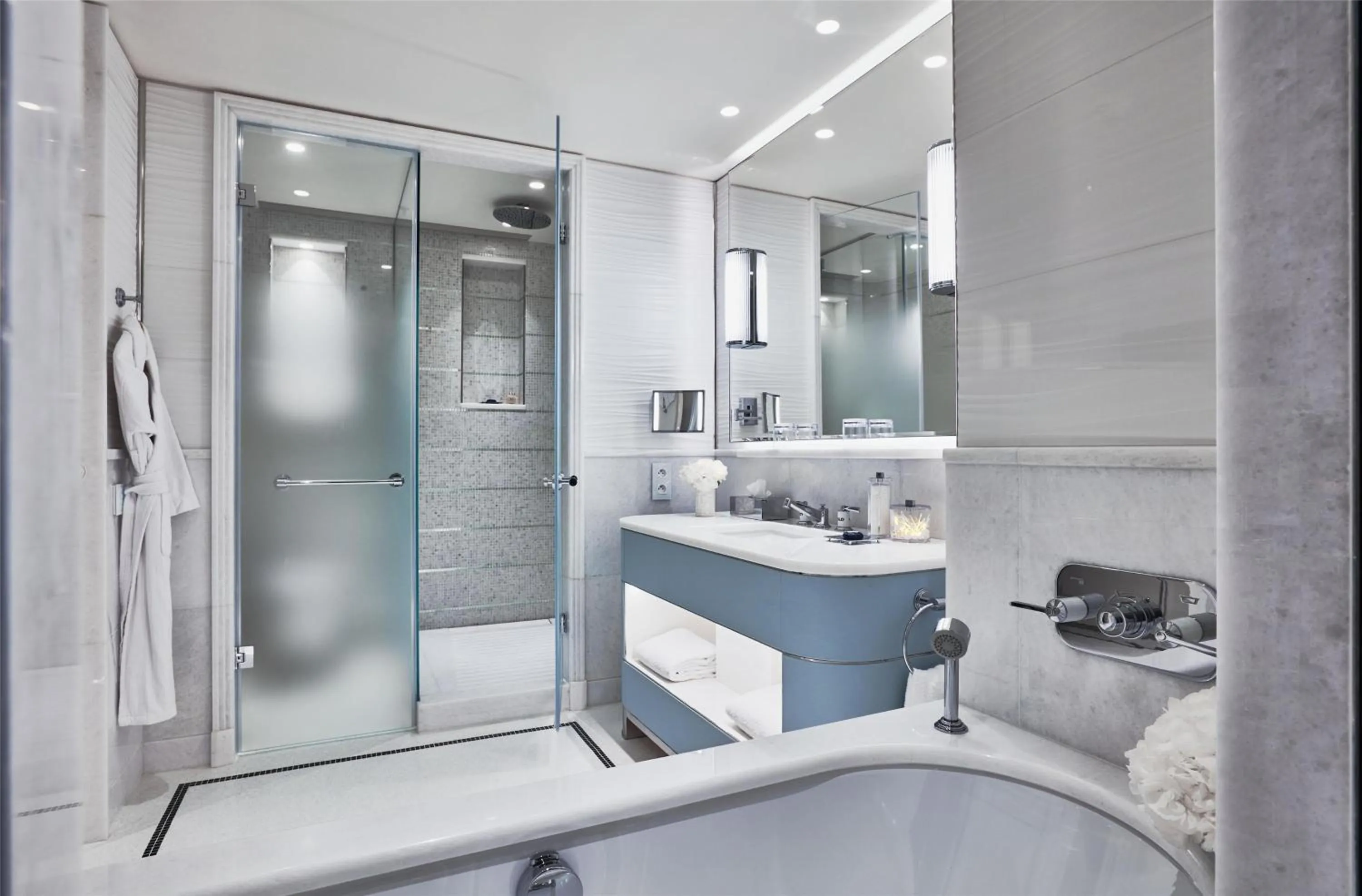 Junior Suite with Terrace in Hôtel Martinez, in The Unbound Collection by Hyatt