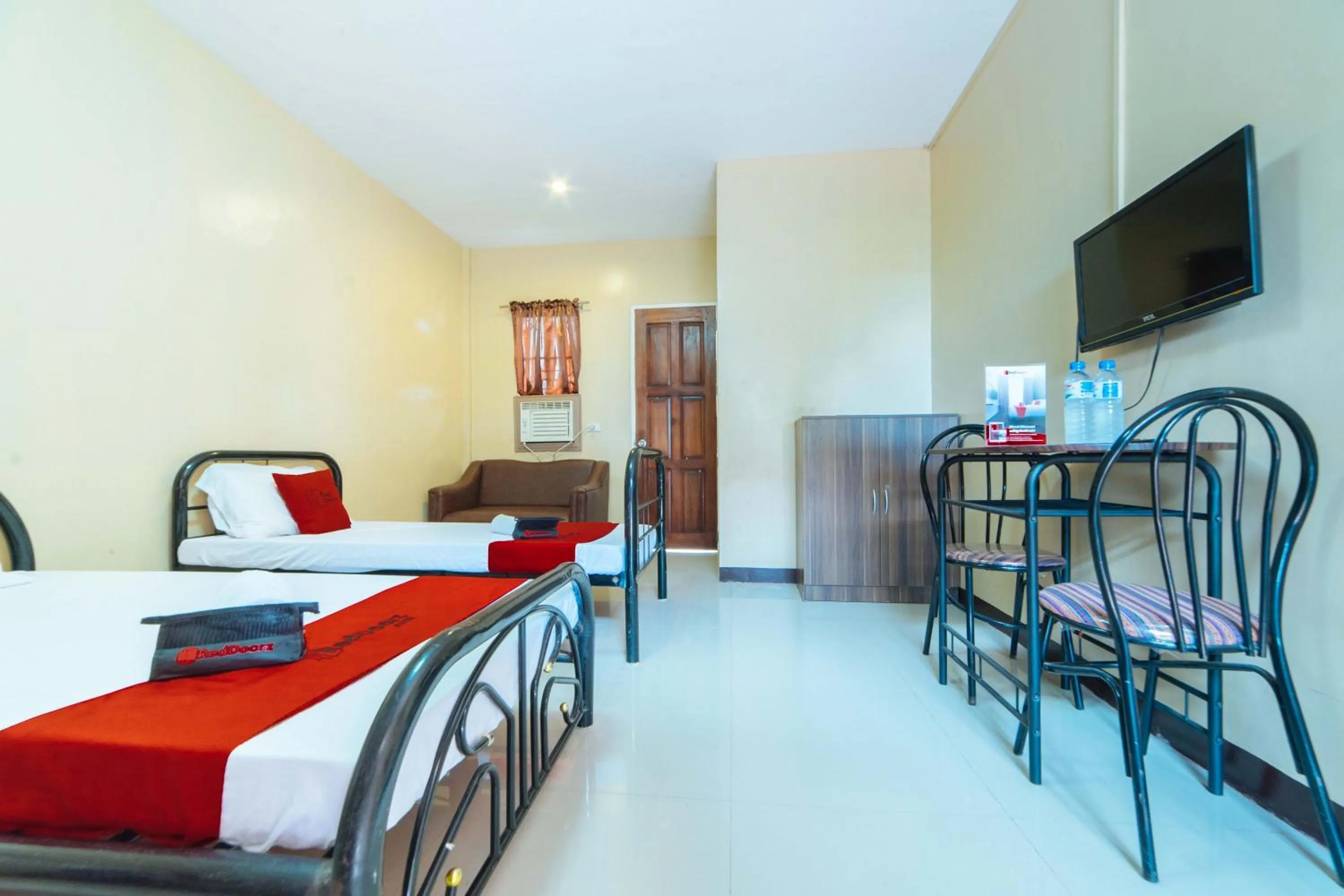Standard Twin Room in RedDoorz @ Lagao General Santos